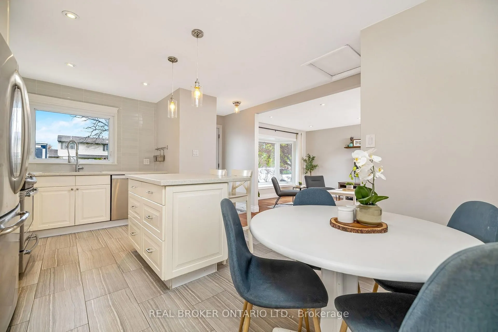 Photo 17 of 752 Mackenzie Drive, Milton, Dorset Park — HOMEH