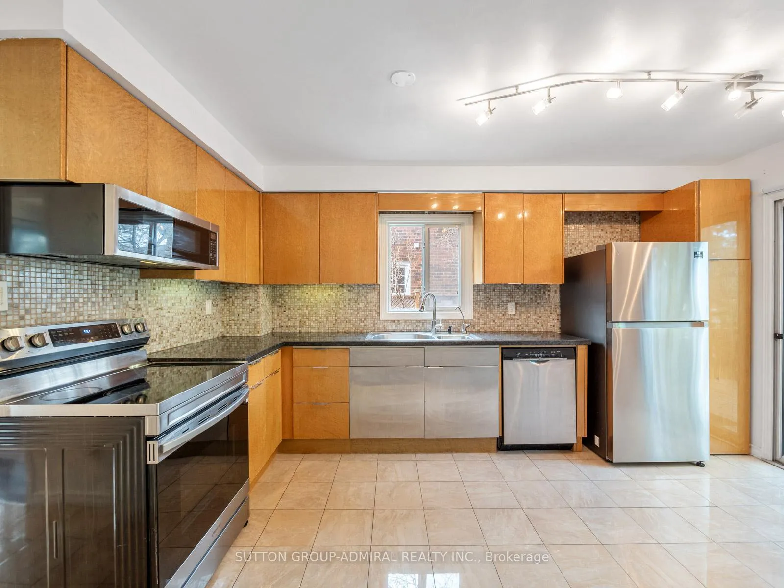 Photo 11 of 348 Brownridge Drive, Vaughan, Brownridge — HOMEH