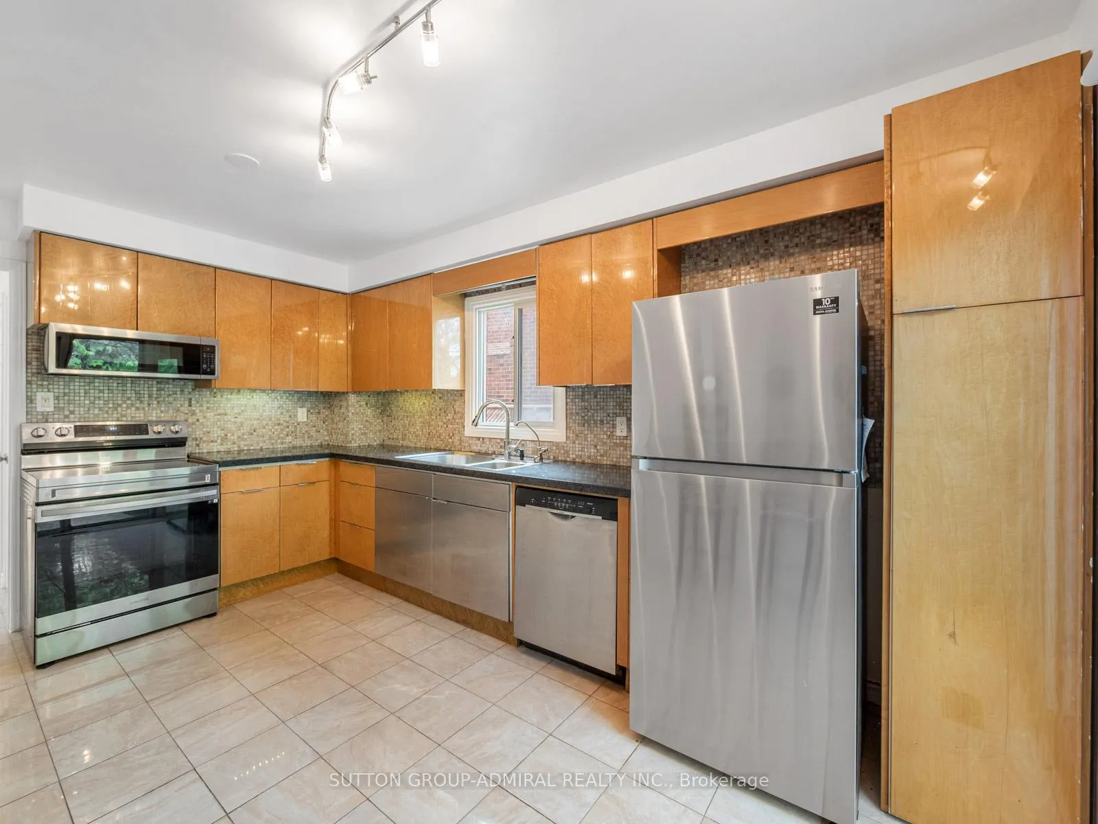 Photo 12 of 348 Brownridge Drive, Vaughan, Brownridge — HOMEH