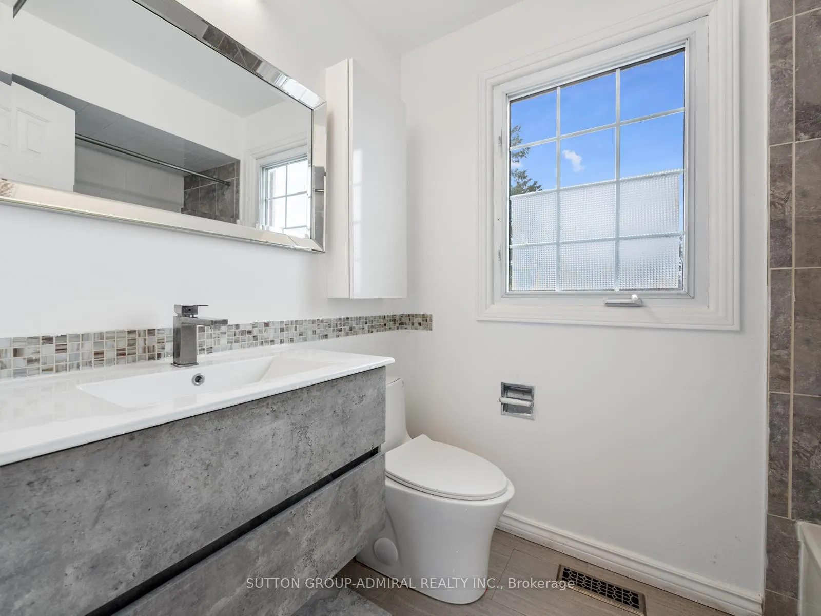 Photo 25 of 348 Brownridge Drive, Vaughan, Brownridge — HOMEH