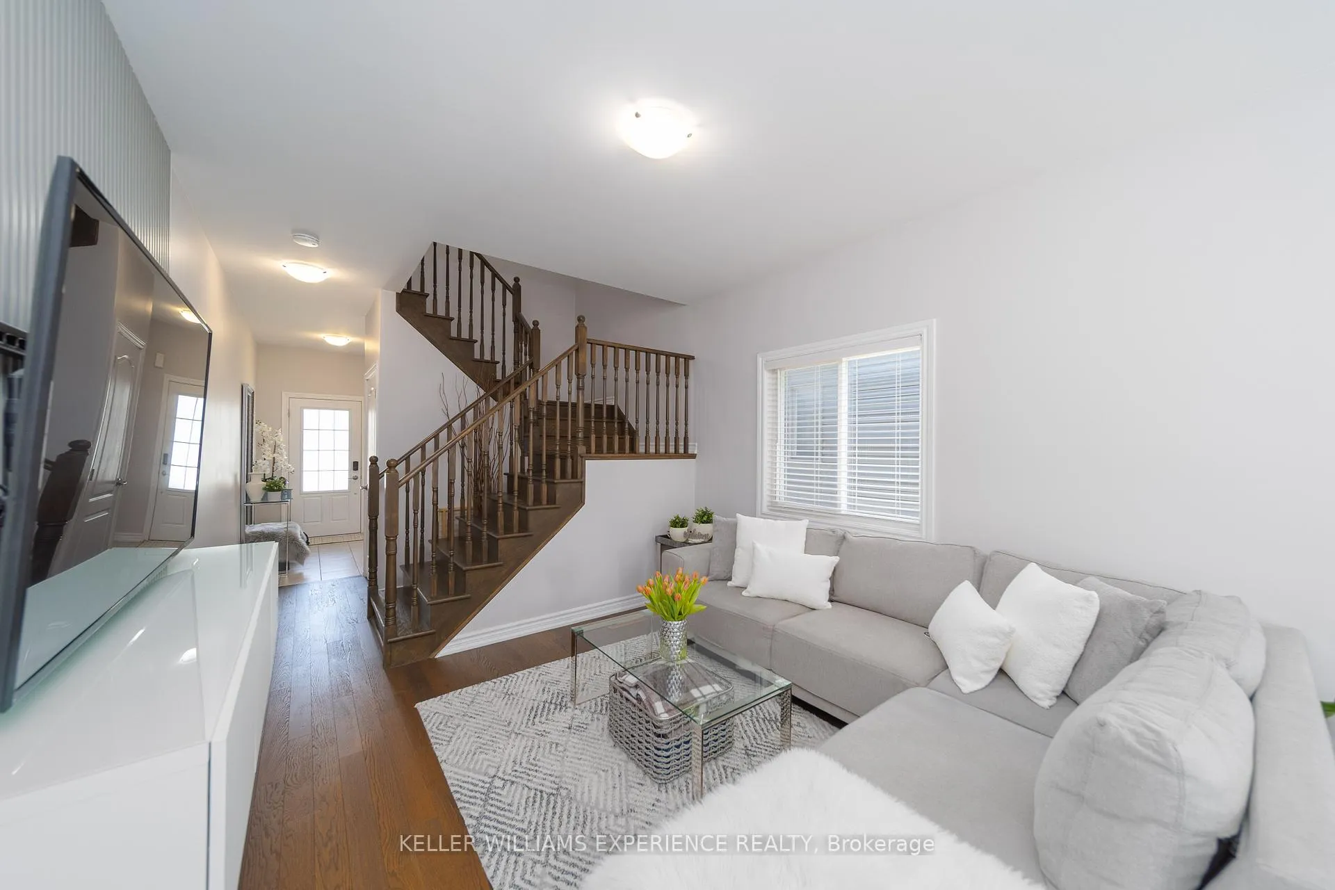 Photo 8 of 52 Mabern Street, Barrie, Rural Barrie Southwest — HOMEH