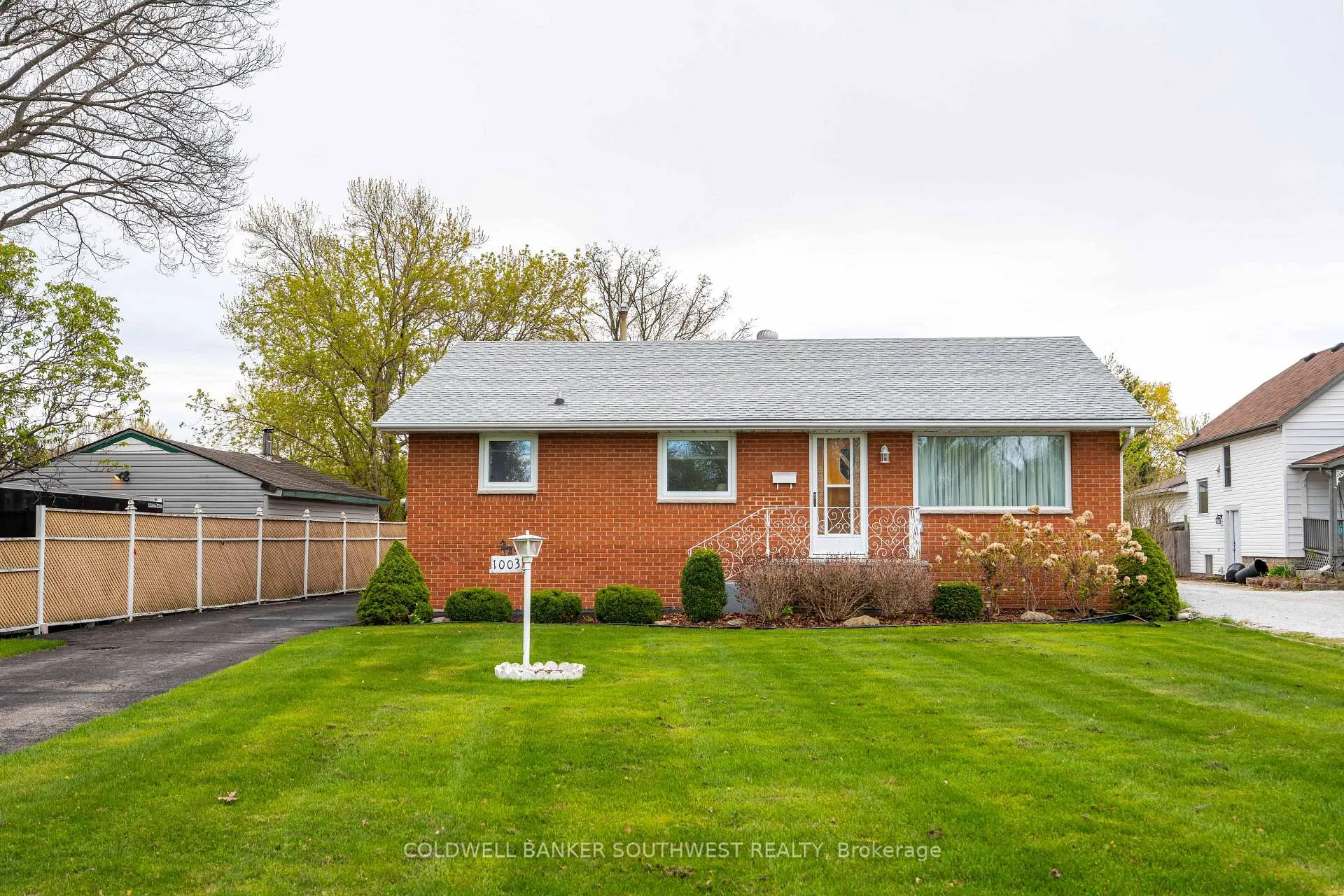 Photo 1 of 1003 Michigan Avenue, Sarnia — HOMEH