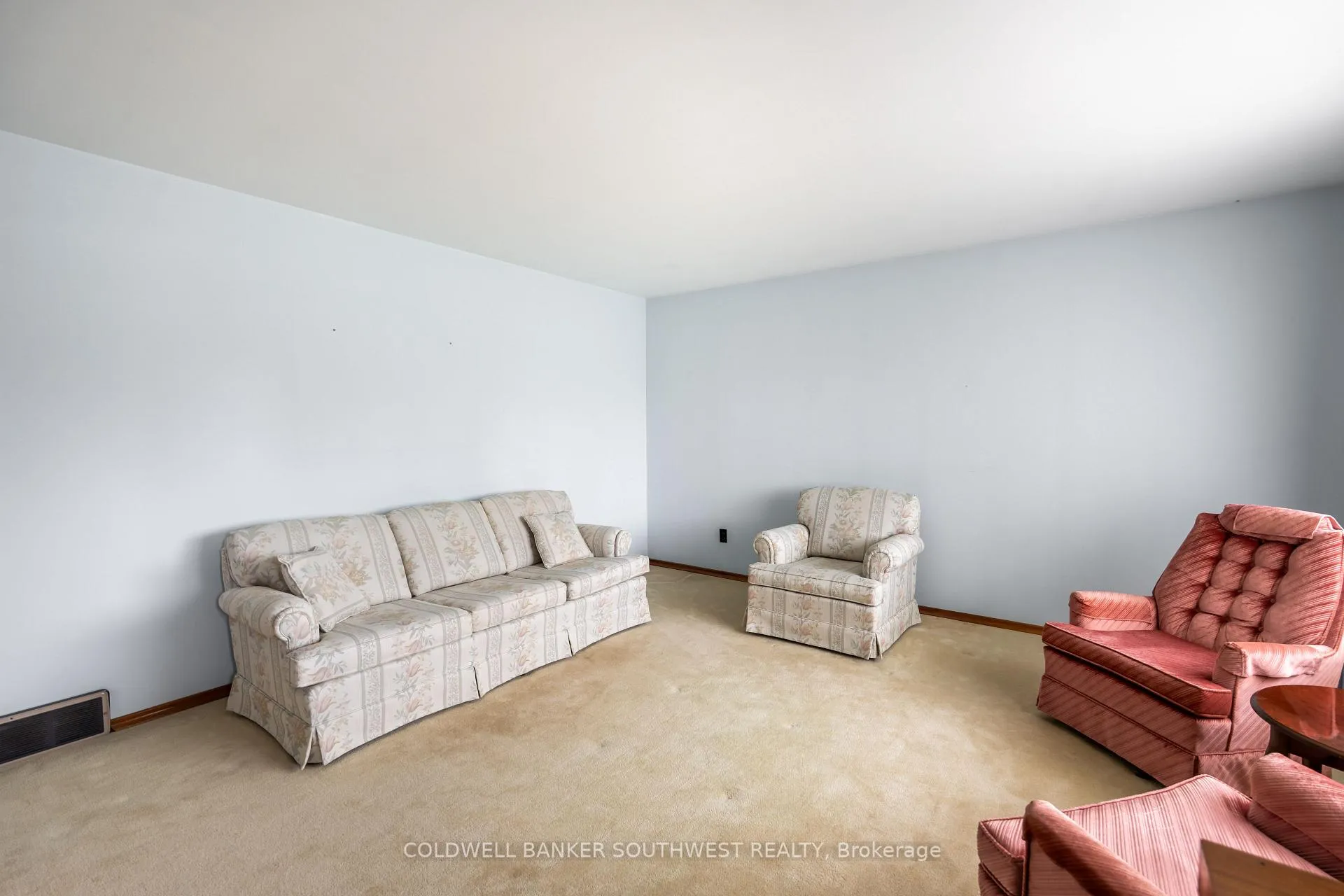 Photo 5 of 1003 Michigan Avenue, Sarnia — HOMEH