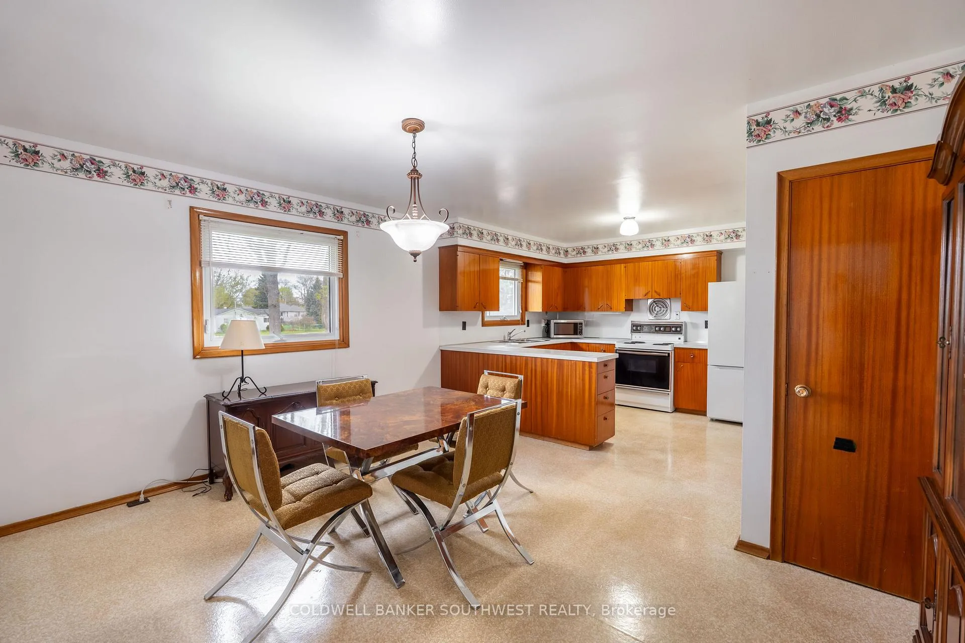 Photo 7 of 1003 Michigan Avenue, Sarnia — HOMEH