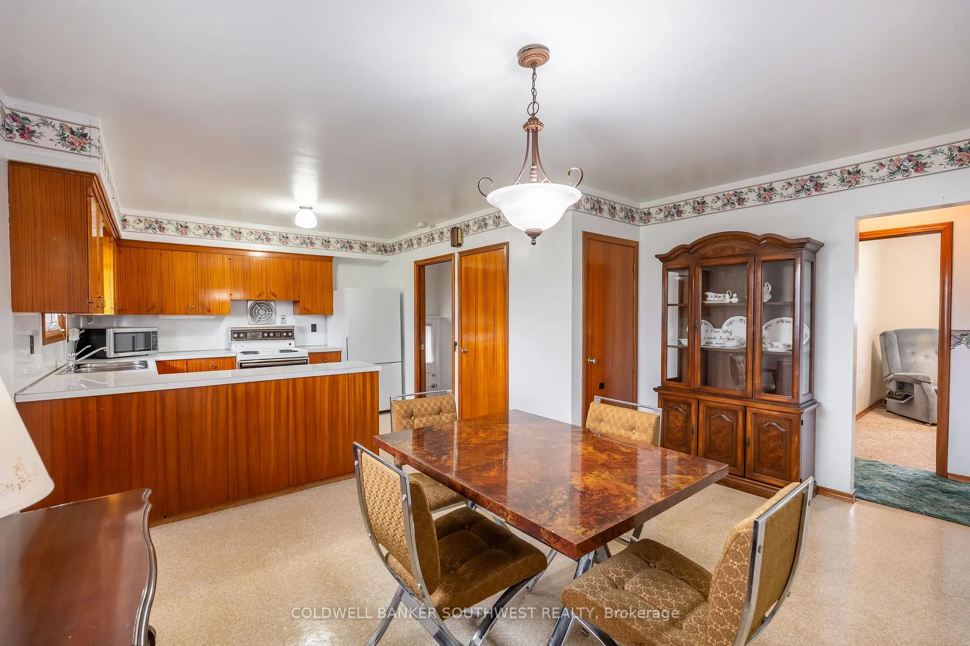 Photo 8 of 1003 Michigan Avenue, Sarnia — HOMEH