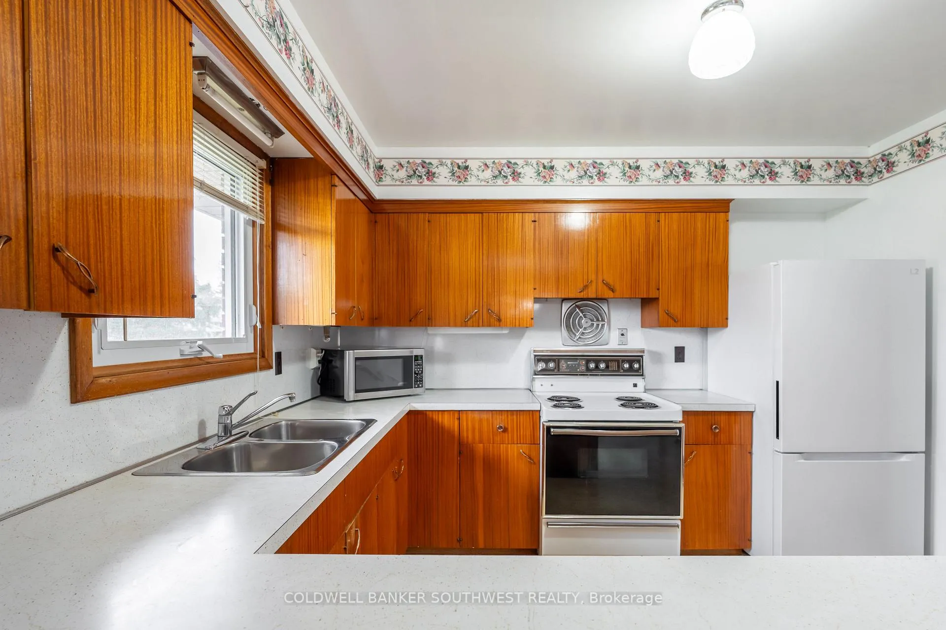 Photo 12 of 1003 Michigan Avenue, Sarnia — HOMEH