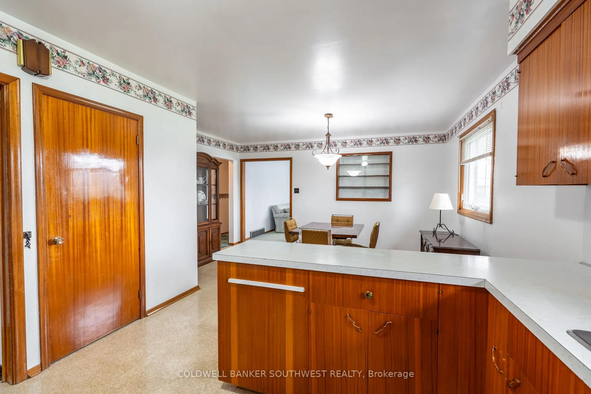 Photo 13 of 1003 Michigan Avenue, Sarnia — HOMEH