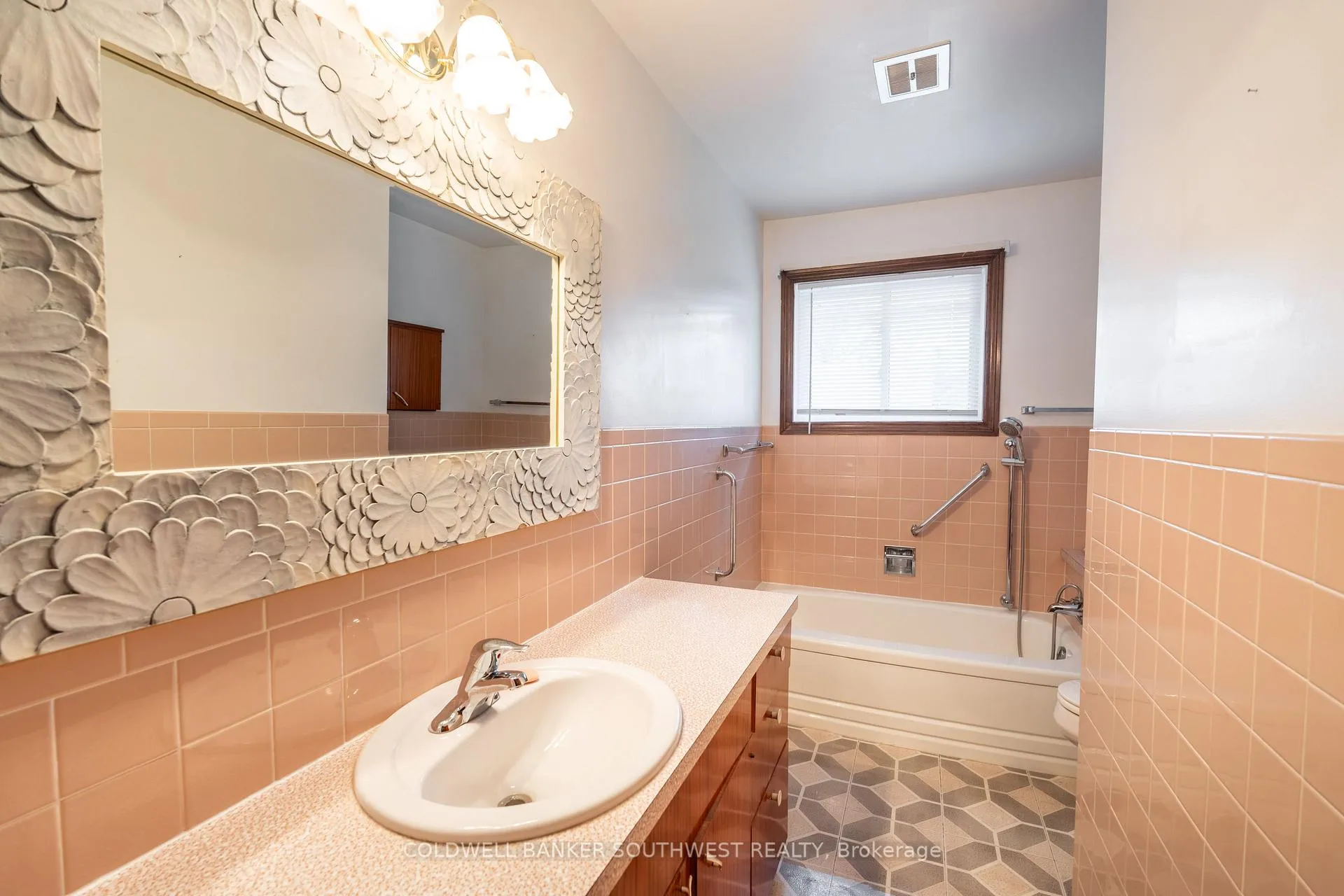 Photo 14 of 1003 Michigan Avenue, Sarnia — HOMEH