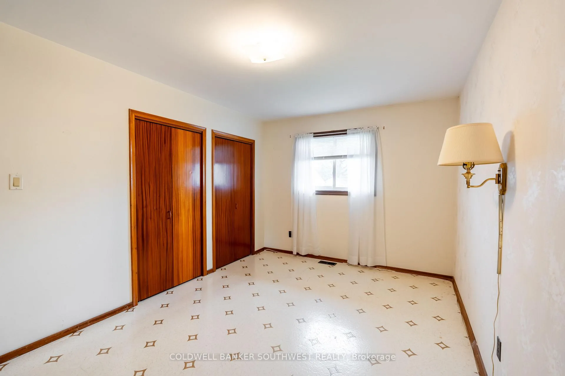 Photo 16 of 1003 Michigan Avenue, Sarnia — HOMEH