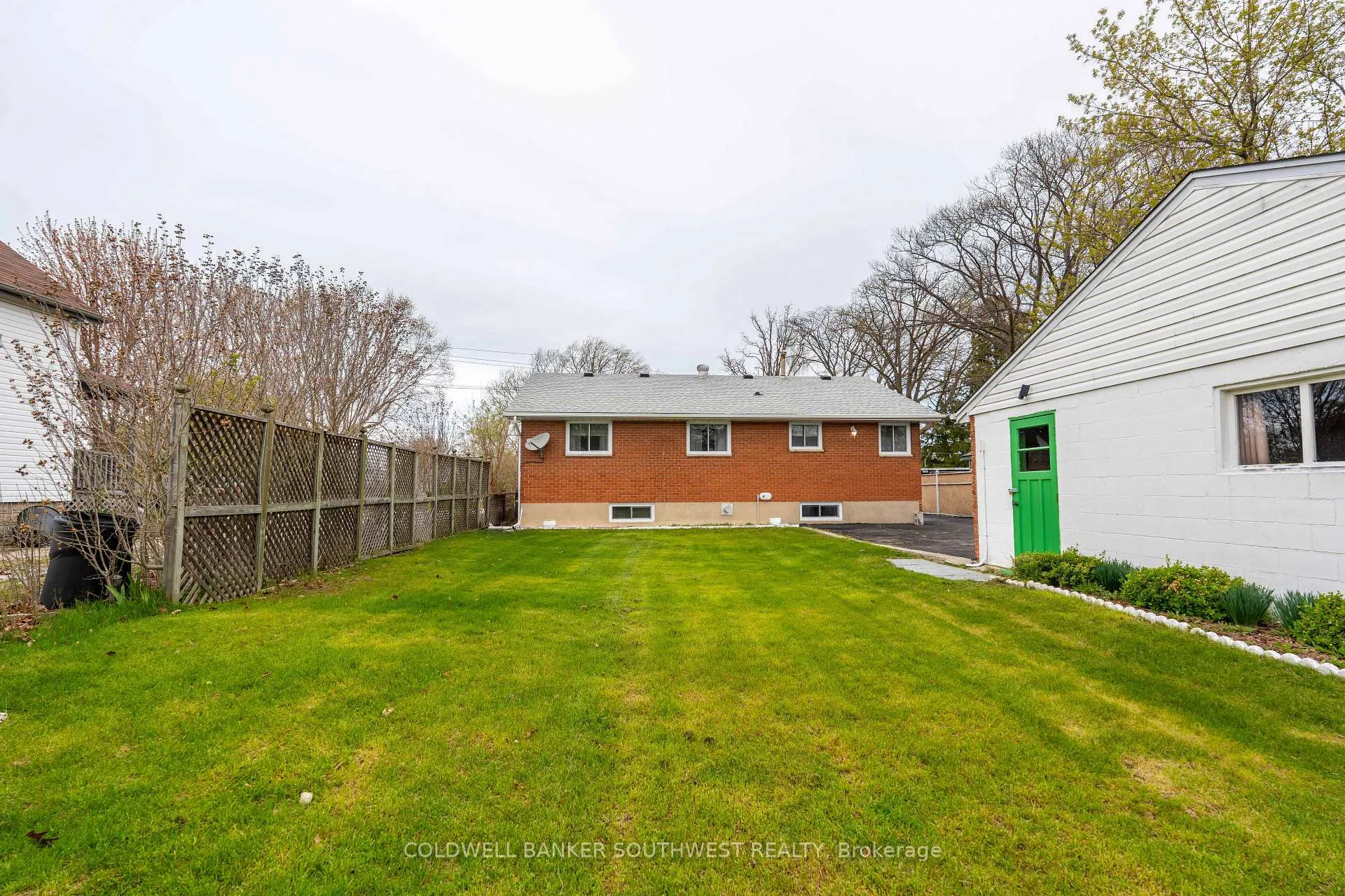 Photo 33 of 1003 Michigan Avenue, Sarnia — HOMEH