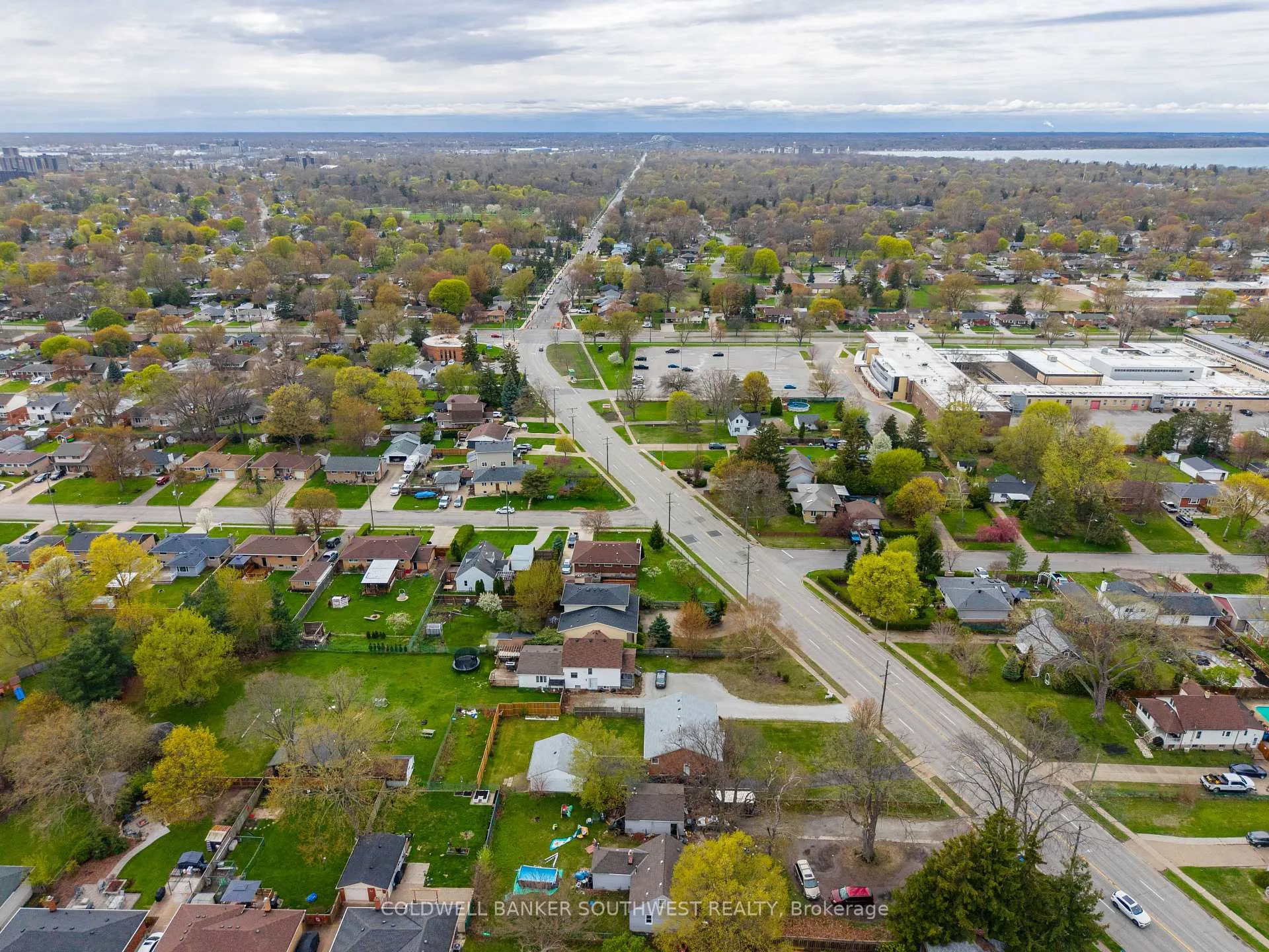 Photo 45 of 1003 Michigan Avenue, Sarnia — HOMEH