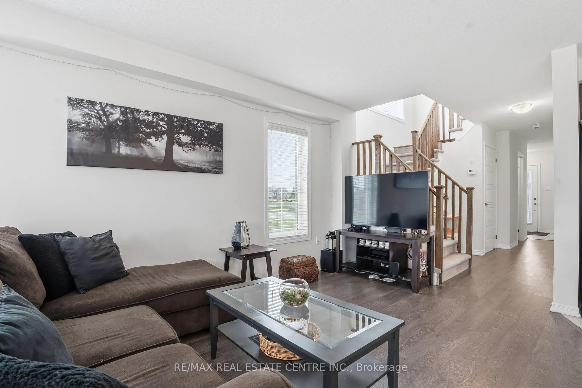 Photo 10 of 45 Longboat Run W, Brantford, Shellard Lane — HOMEH