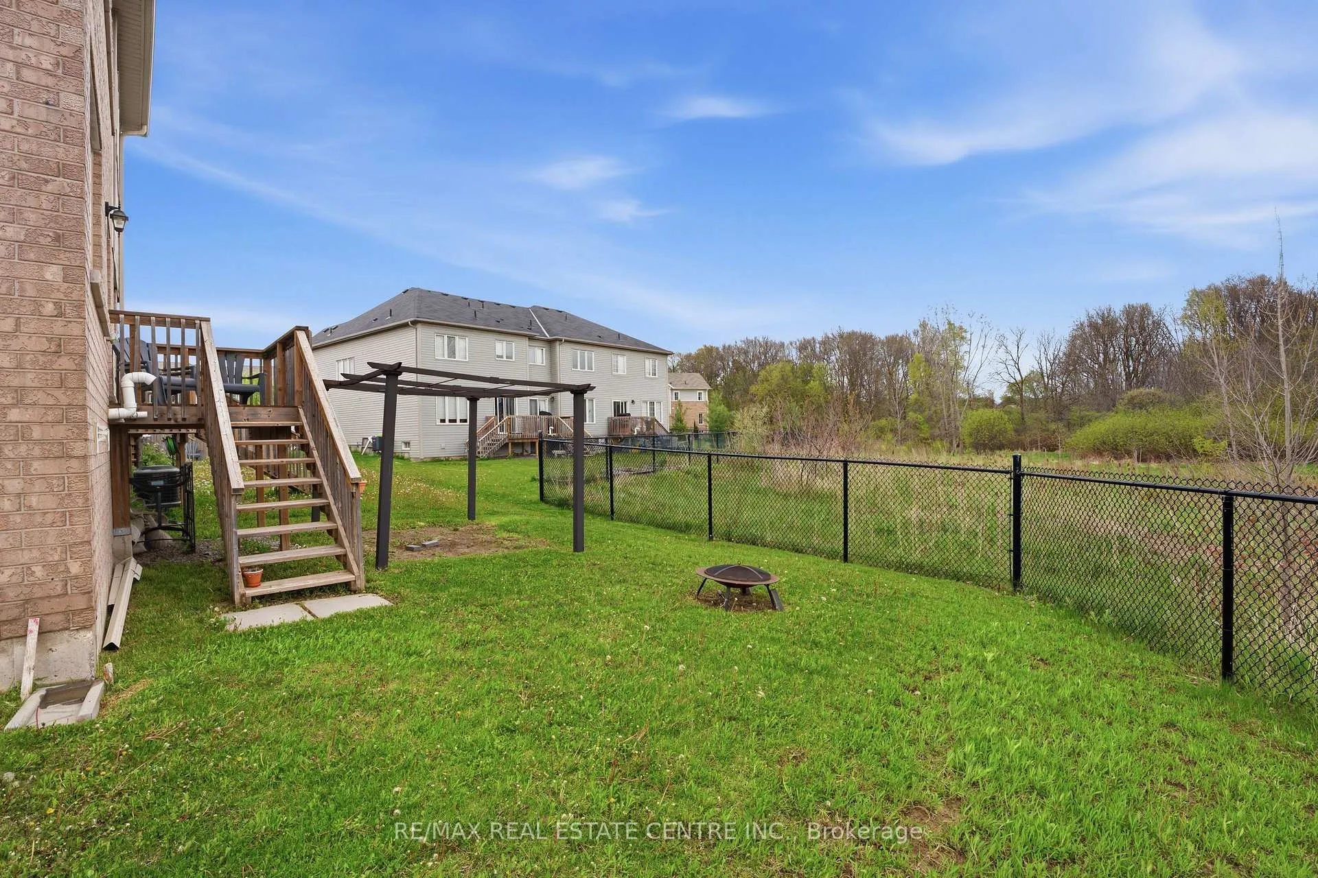 Photo 24 of 45 Longboat Run W, Brantford, Shellard Lane — HOMEH