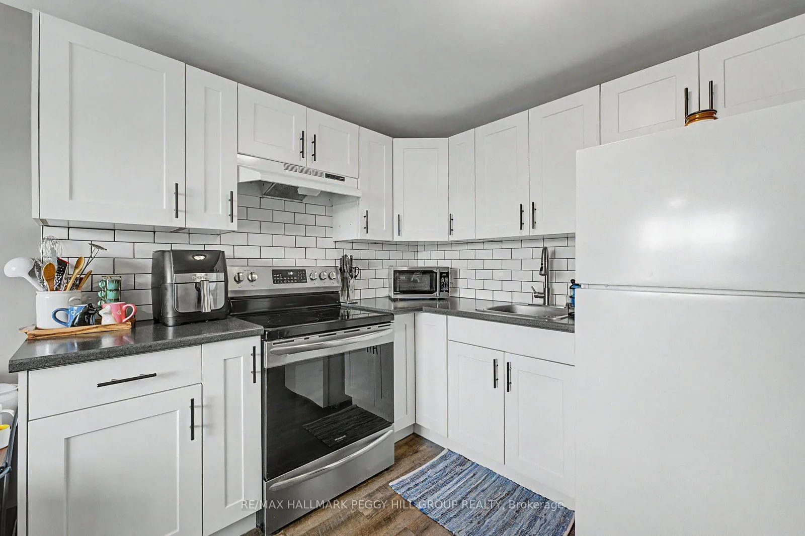 Photo 5 of Unit Upper, 89 Hadden Crescent, Barrie, Cundles East — HOMEH