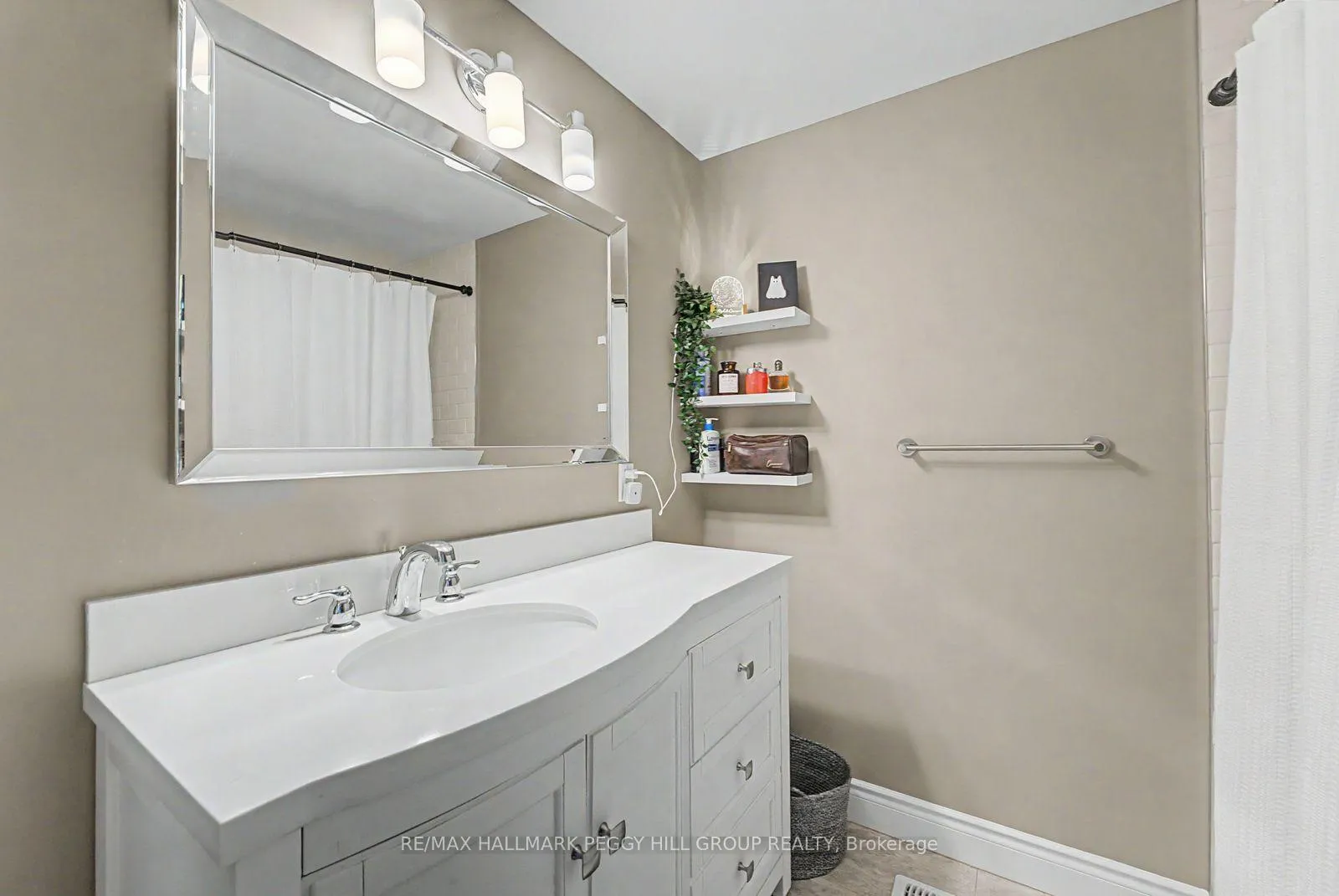Photo 10 of Unit Upper, 89 Hadden Crescent, Barrie, Cundles East — HOMEH