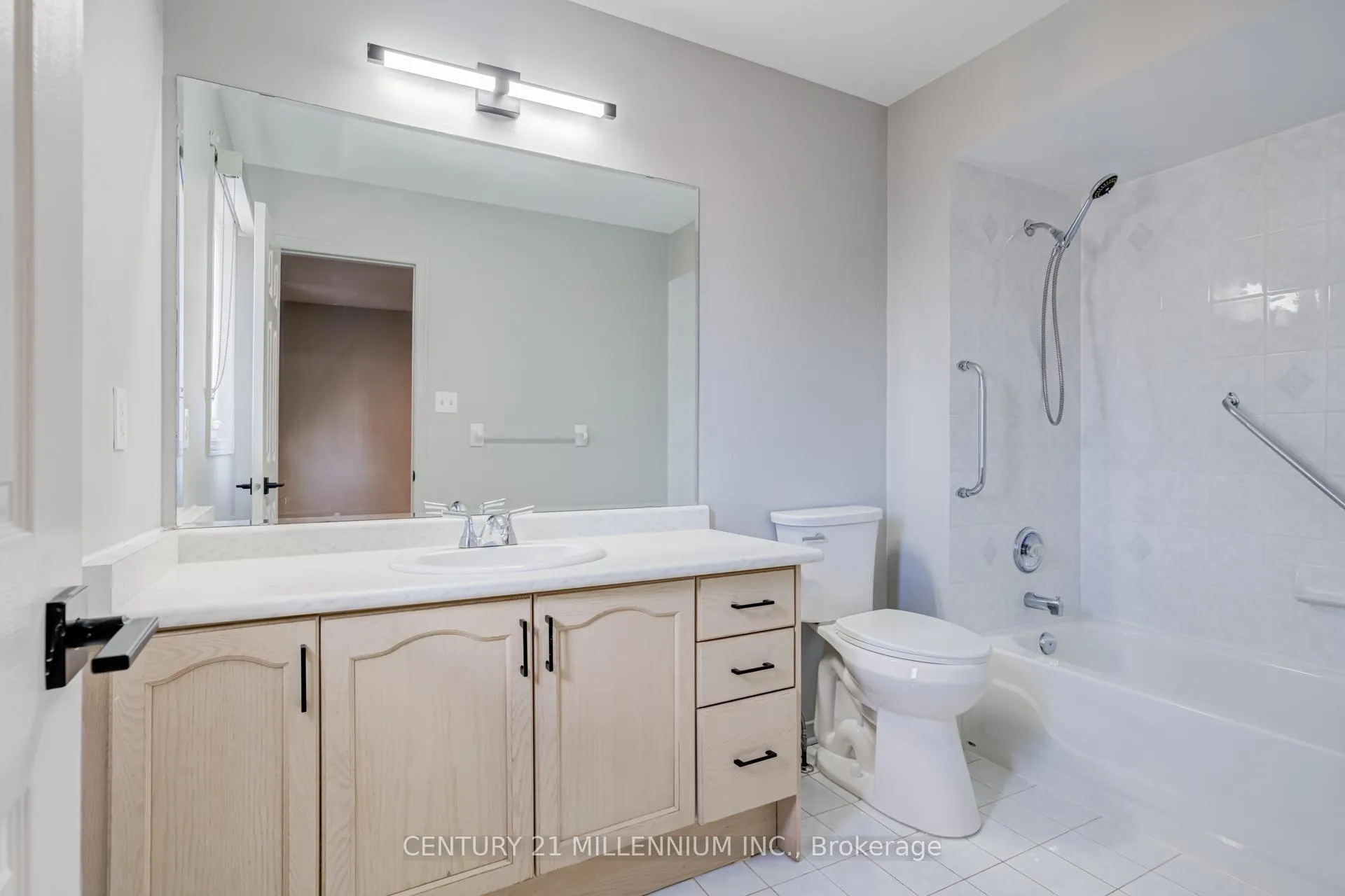 Photo 13 of 16 Penguin Lane, Brampton, Sandringham-Wellington — HOMEH