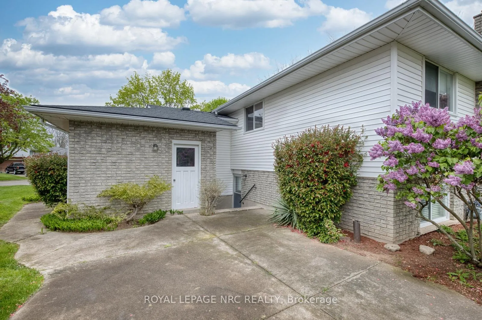 Photo 4 of 74 Shoreline Drive, St. Catharines, Lakeshore — HOMEH