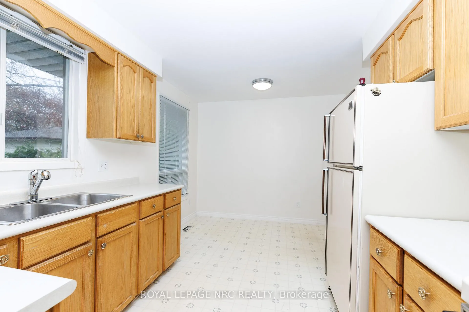 Photo 7 of 74 Shoreline Drive, St. Catharines, Lakeshore — HOMEH