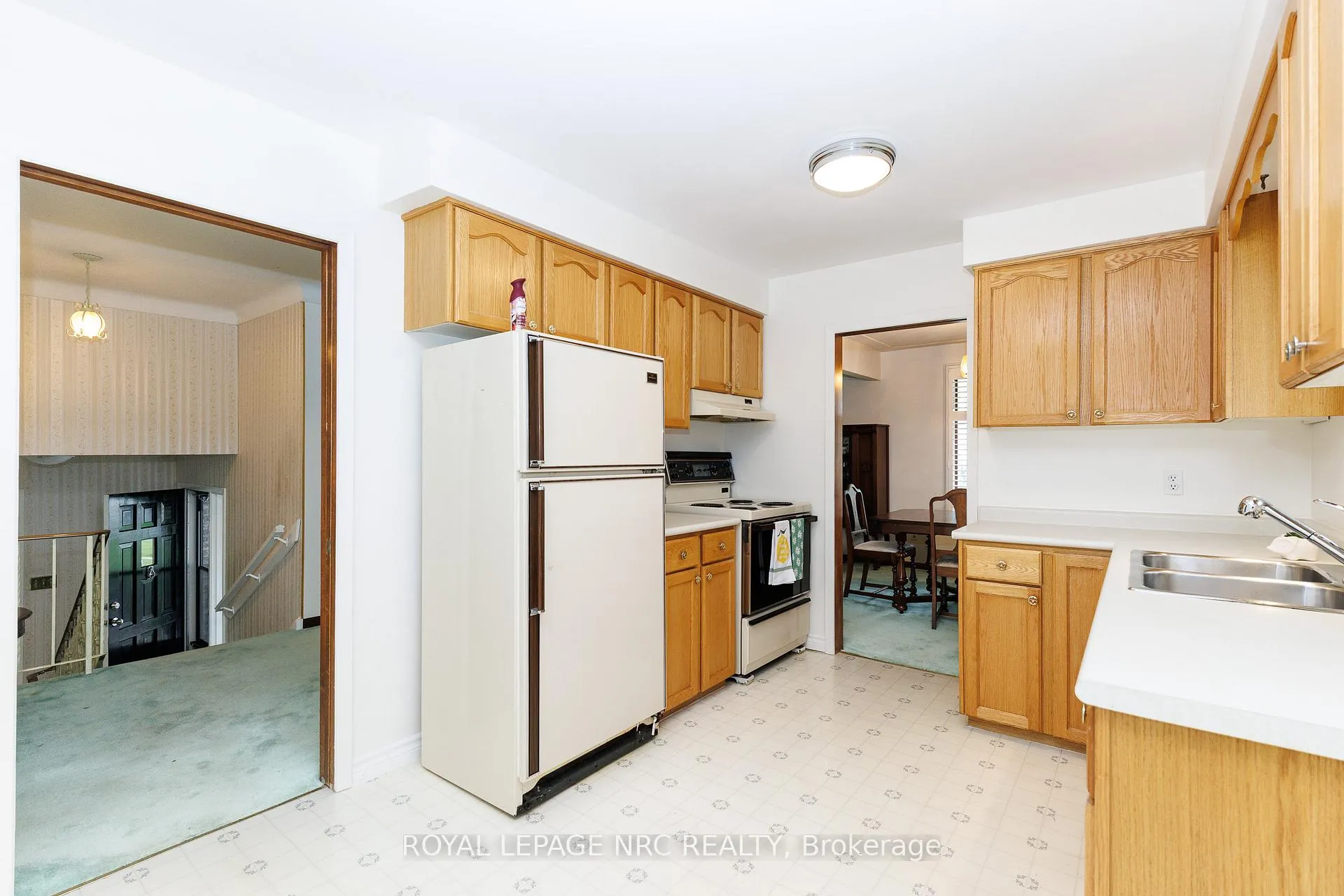 Photo 8 of 74 Shoreline Drive, St. Catharines, Lakeshore — HOMEH