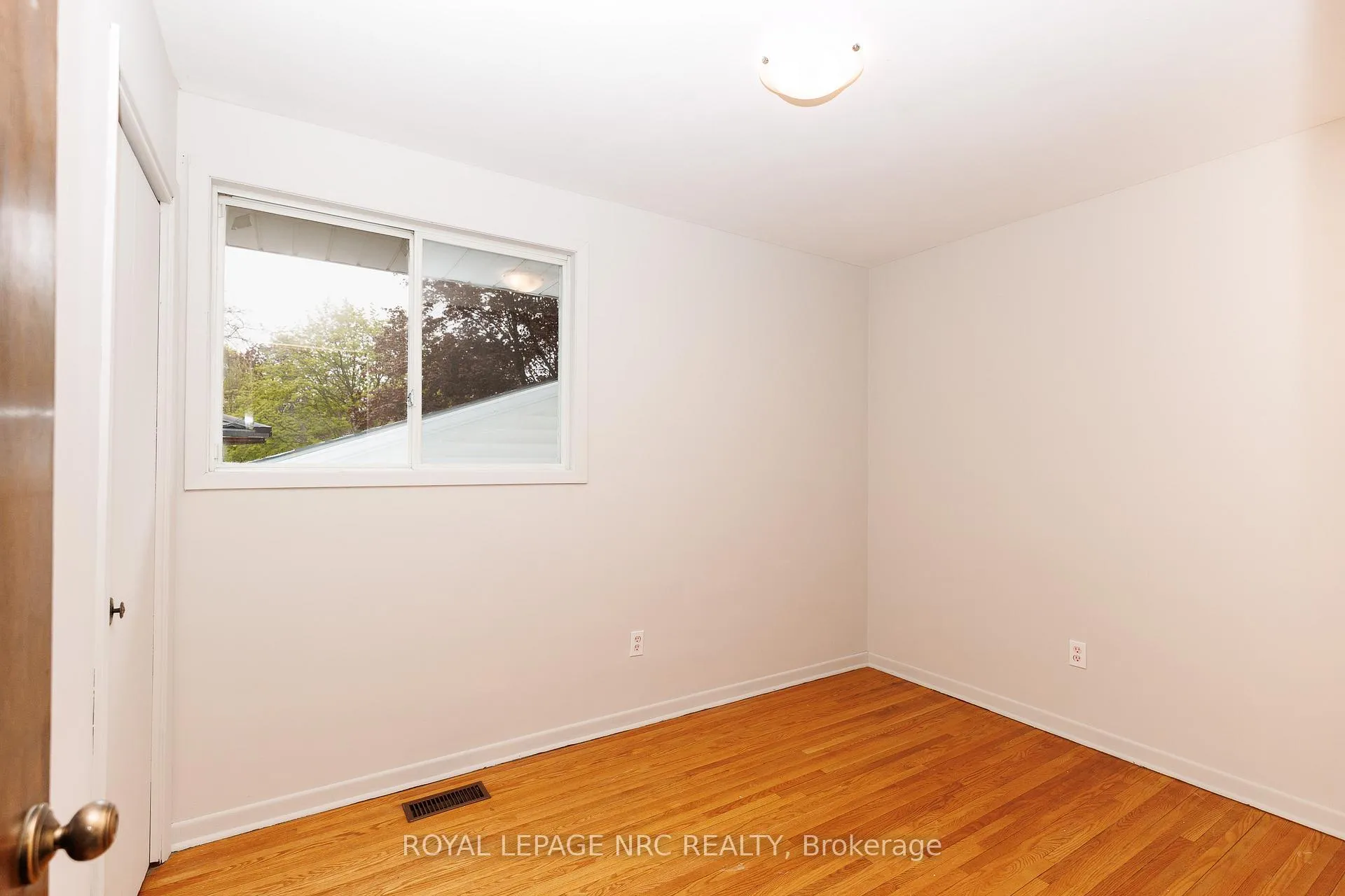 Photo 20 of 74 Shoreline Drive, St. Catharines, Lakeshore — HOMEH