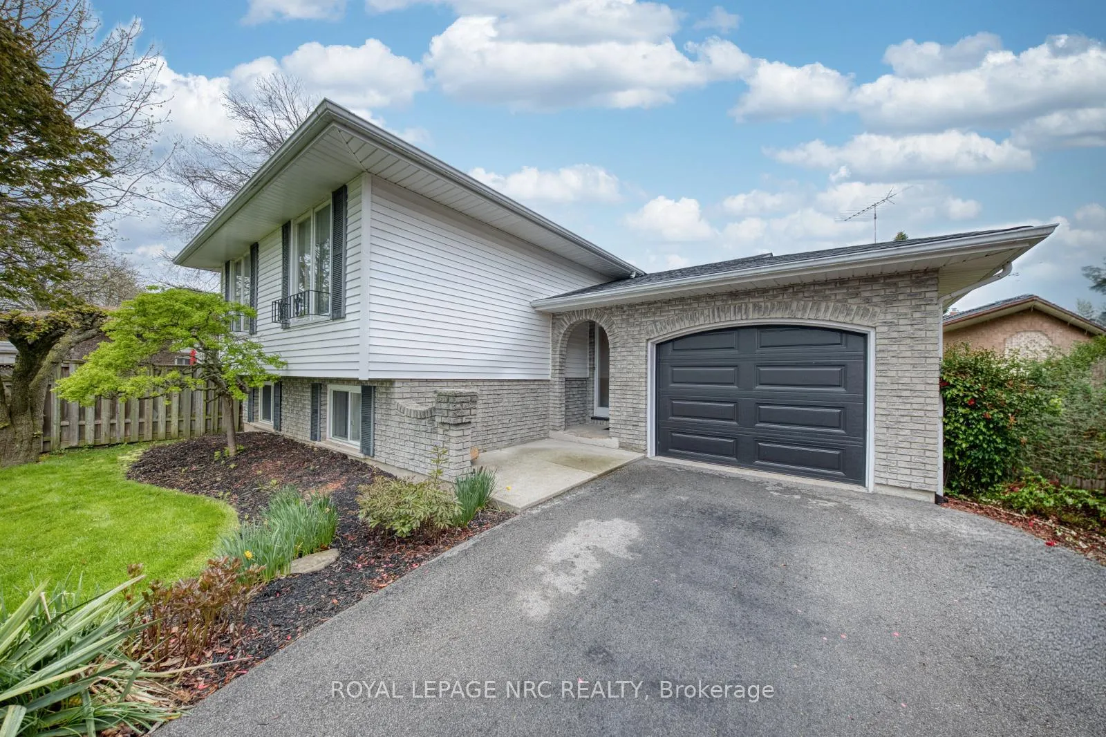 Photo 35 of 74 Shoreline Drive, St. Catharines, Lakeshore — HOMEH