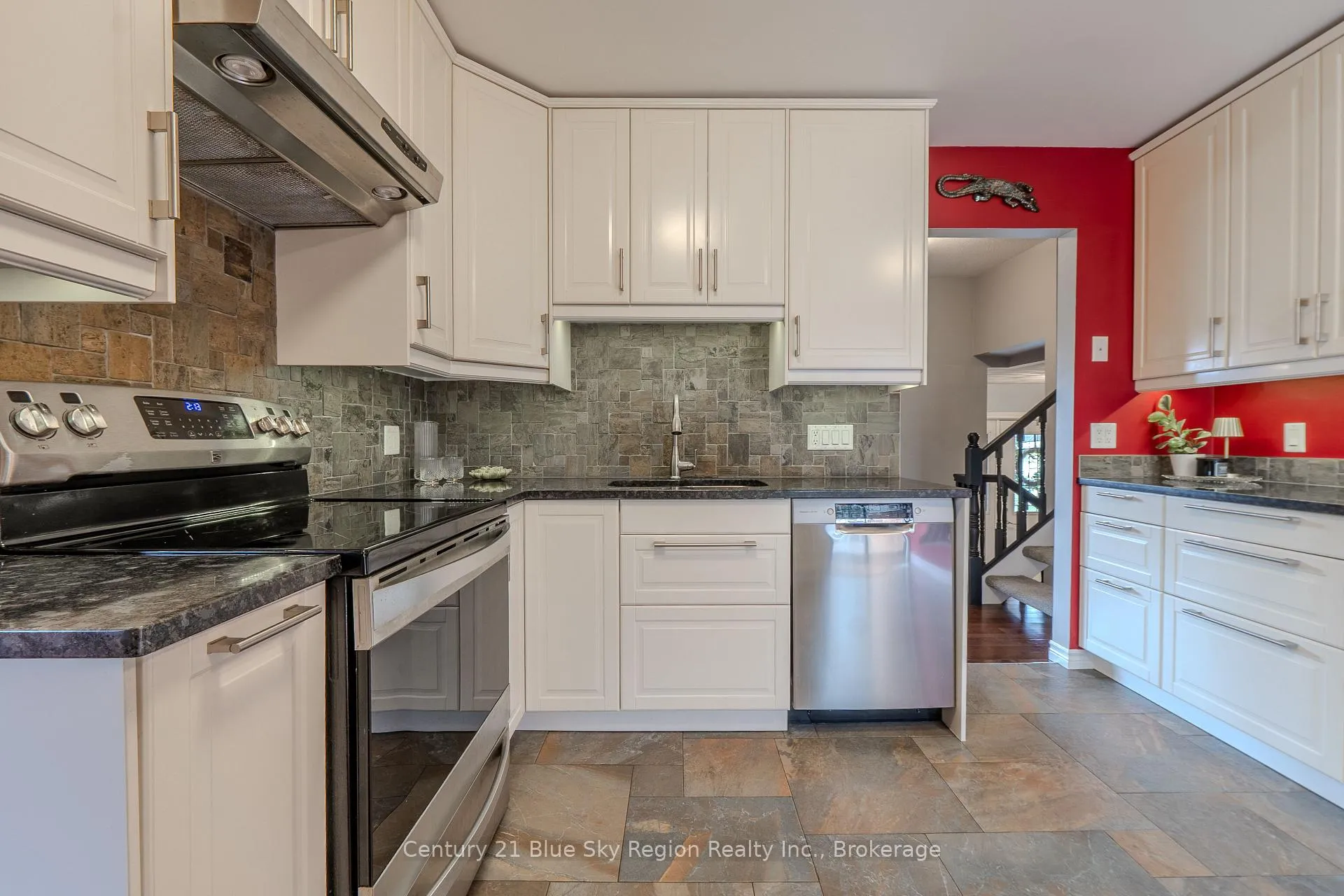 Photo 8 of 66 Veronica Drive, North Bay, Birchaven — HOMEH