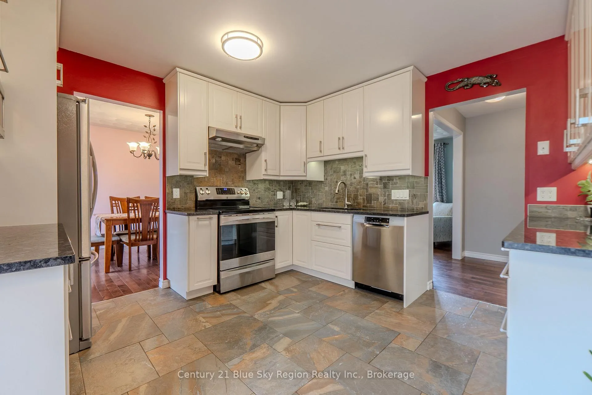 Photo 11 of 66 Veronica Drive, North Bay, Birchaven — HOMEH