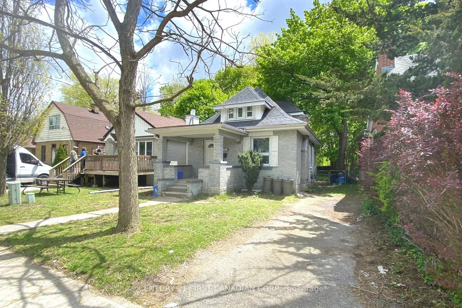 Photo 3 of 233 Bernard Avenue, London, East B — HOMEH
