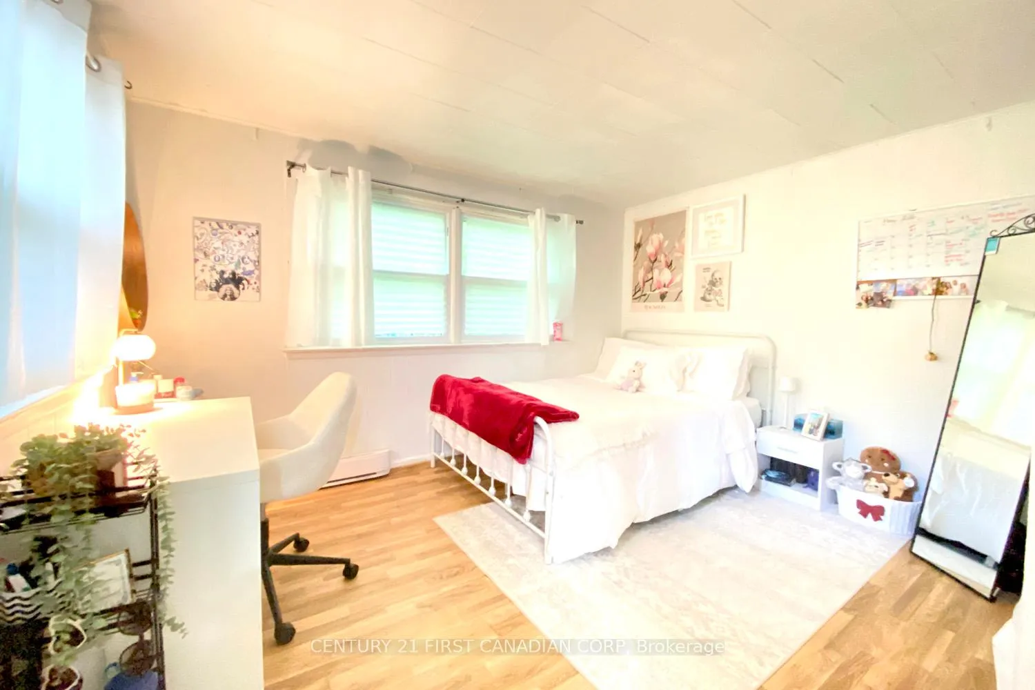 Photo 10 of 233 Bernard Avenue, London, East B — HOMEH