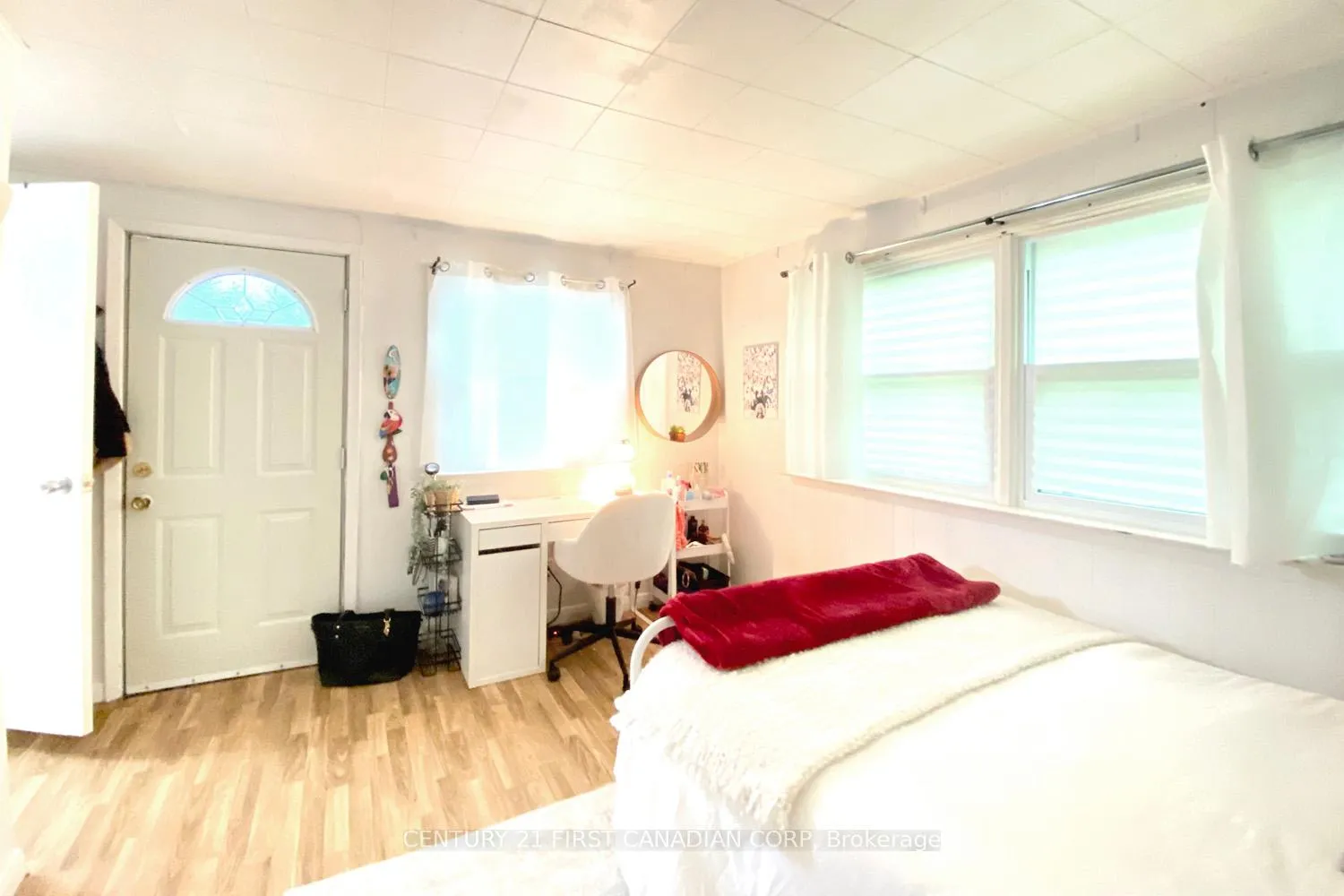 Photo 11 of 233 Bernard Avenue, London, East B — HOMEH