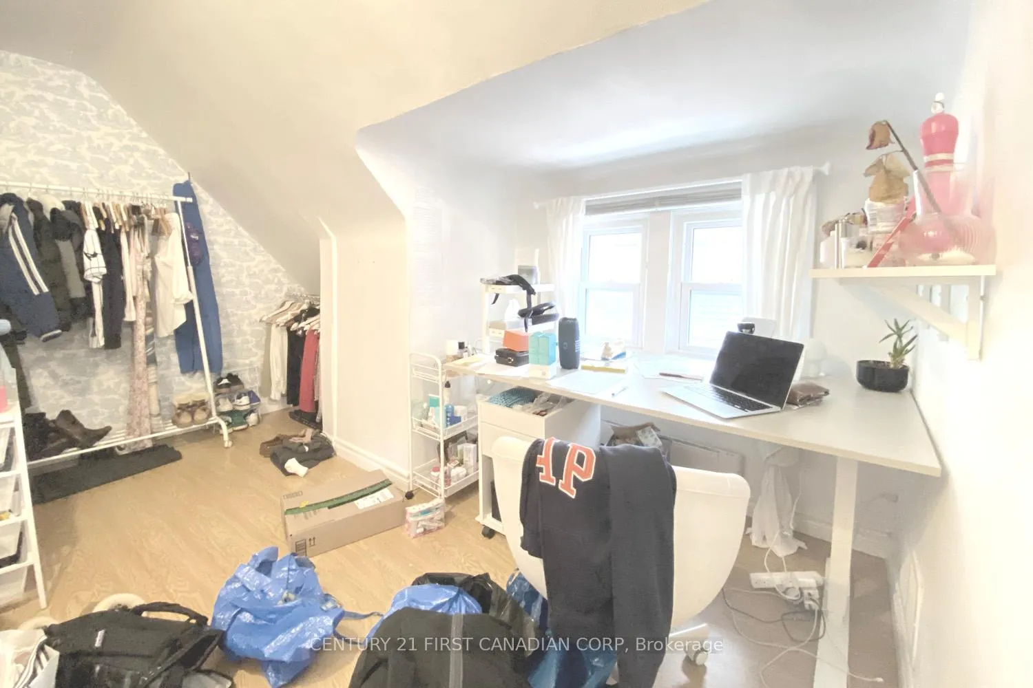 Photo 16 of 233 Bernard Avenue, London, East B — HOMEH