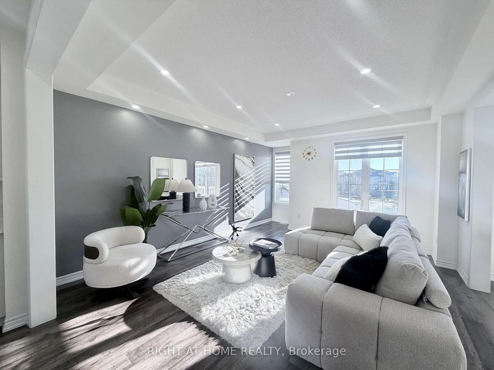 Front of Unit 21, 1222 Rose Way