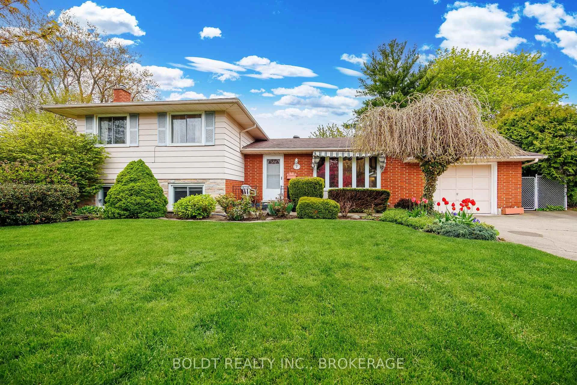 Photo 1 of 7 Halene Court, St. Catharines, Lakeshore — HOMEH
