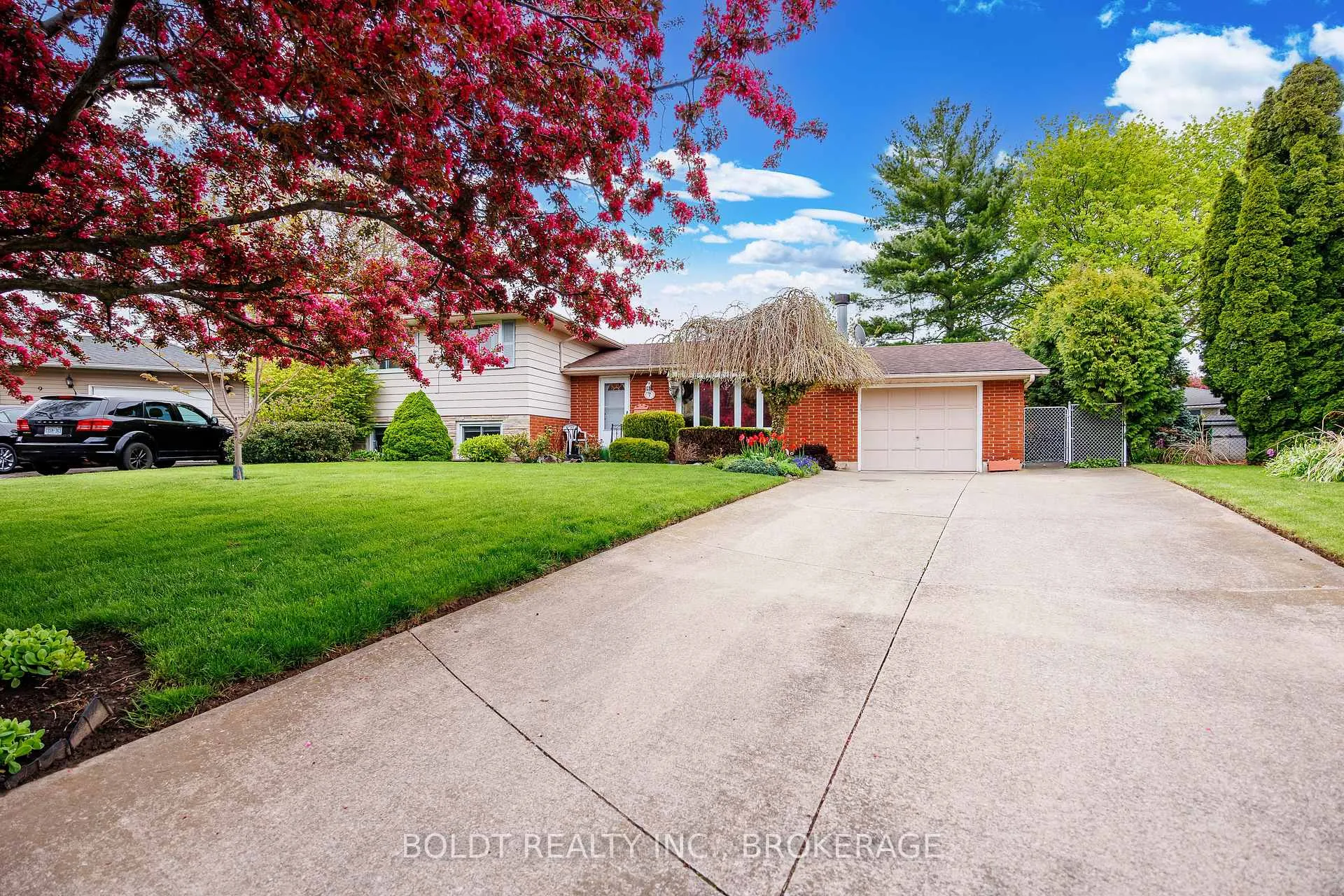 Photo 2 of 7 Halene Court, St. Catharines, Lakeshore — HOMEH