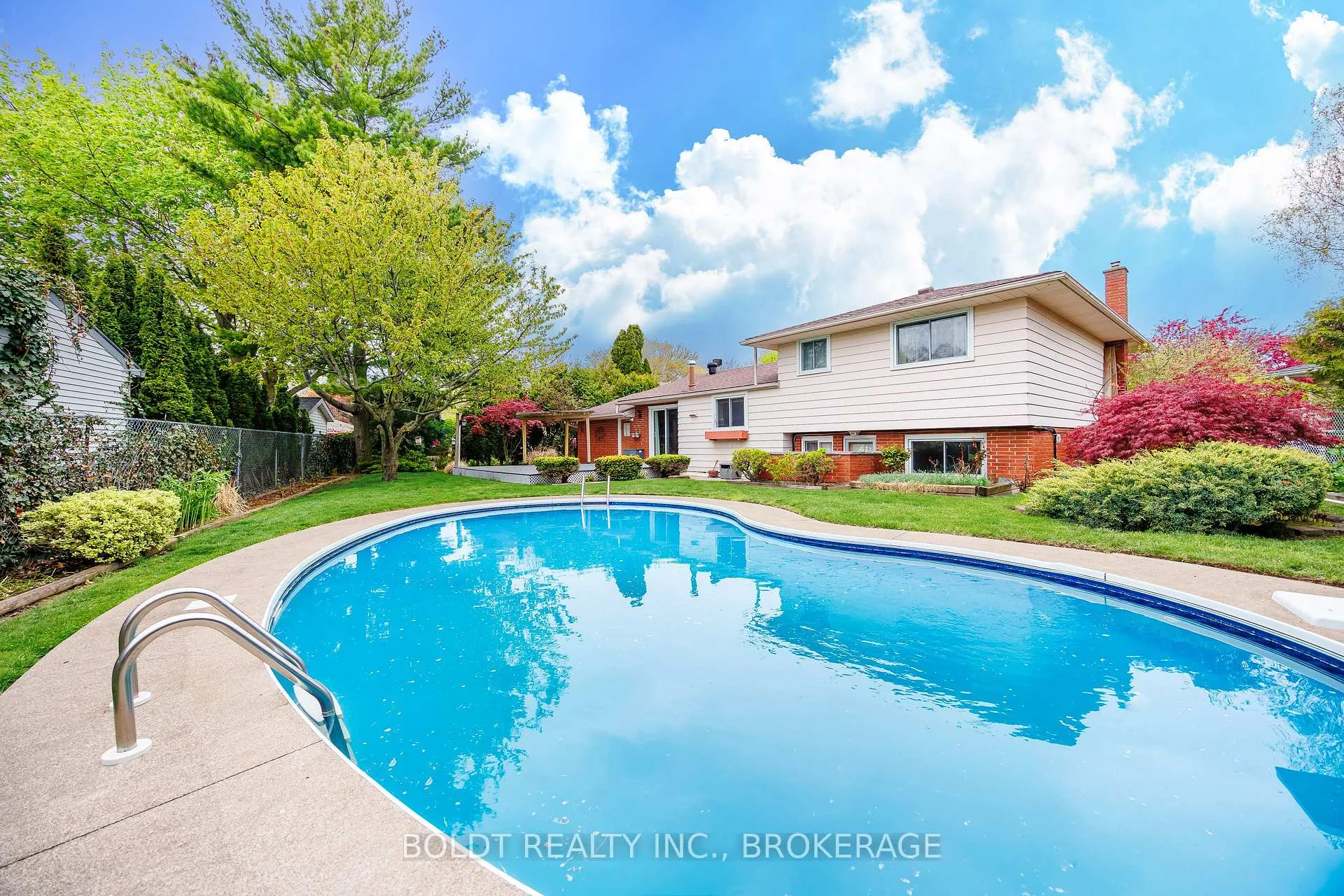 Photo 3 of 7 Halene Court, St. Catharines, Lakeshore — HOMEH
