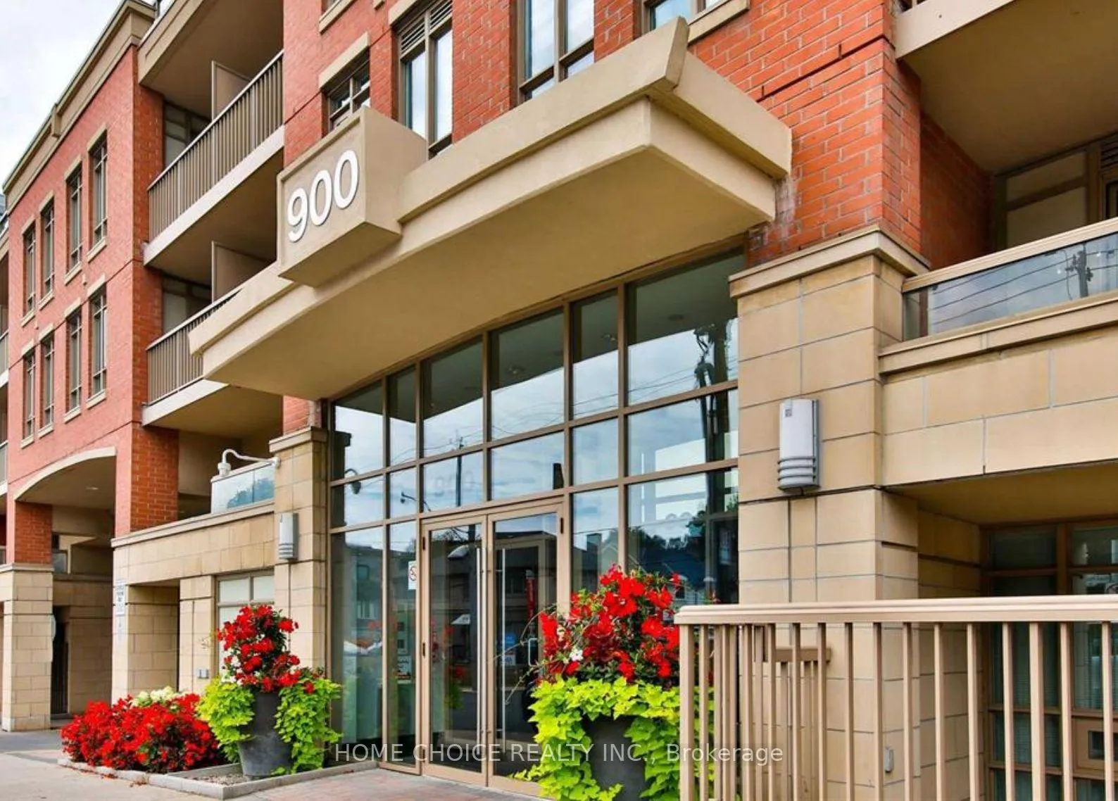 Photo 2 of Unit 623, 900 Mount Pleasant Road, Toronto, Mount Pleasant West — HOMEH