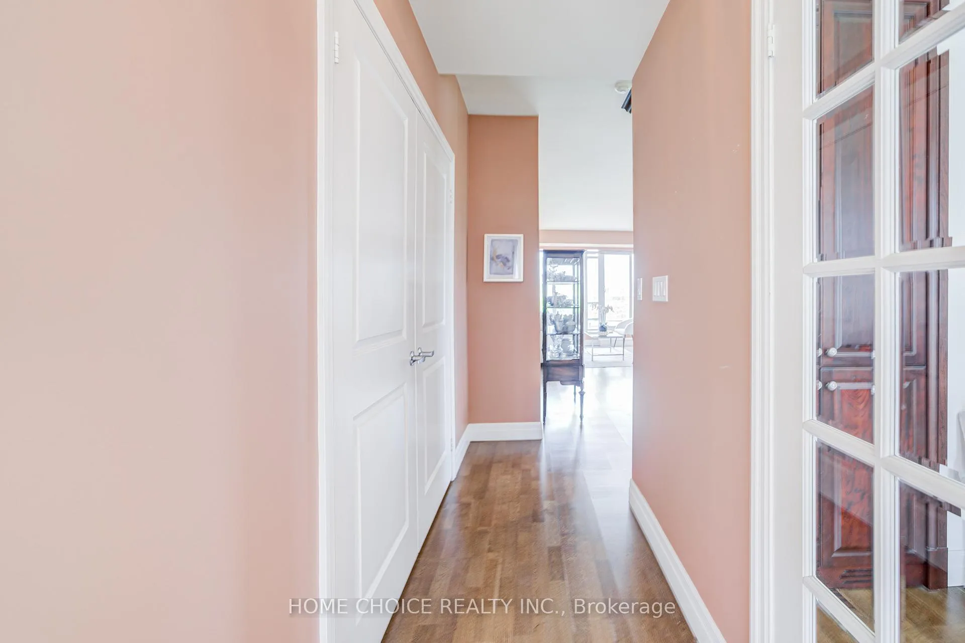 Photo 4 of Unit 623, 900 Mount Pleasant Road, Toronto, Mount Pleasant West — HOMEH