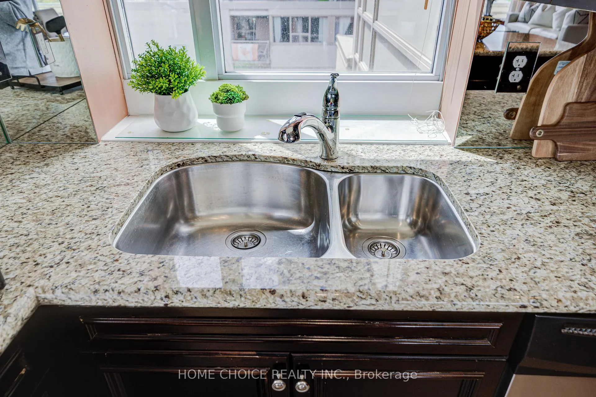 Photo 14 of Unit 623, 900 Mount Pleasant Road, Toronto, Mount Pleasant West — HOMEH