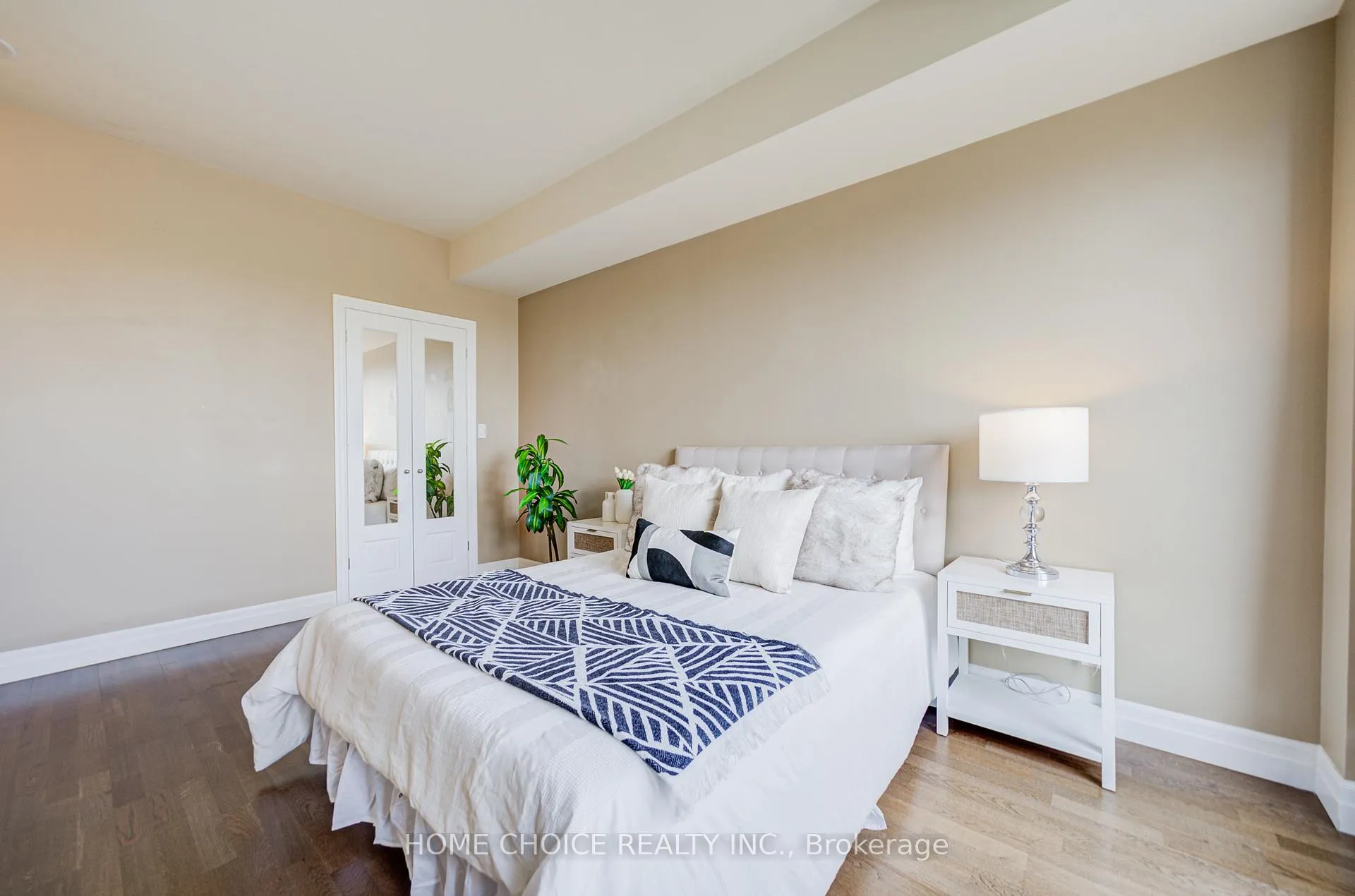 Photo 30 of Unit 623, 900 Mount Pleasant Road, Toronto, Mount Pleasant West — HOMEH