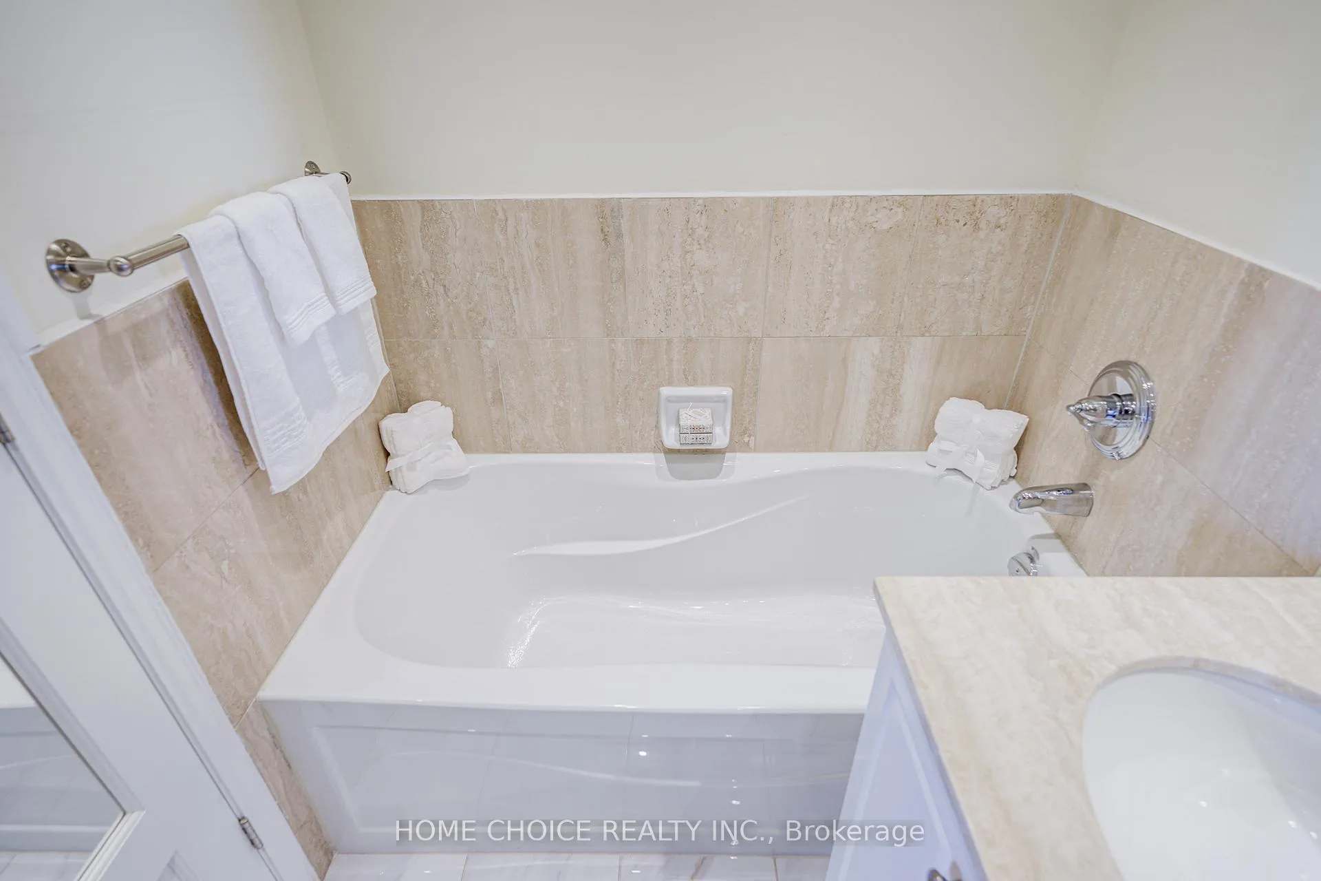 Photo 32 of Unit 623, 900 Mount Pleasant Road, Toronto, Mount Pleasant West — HOMEH