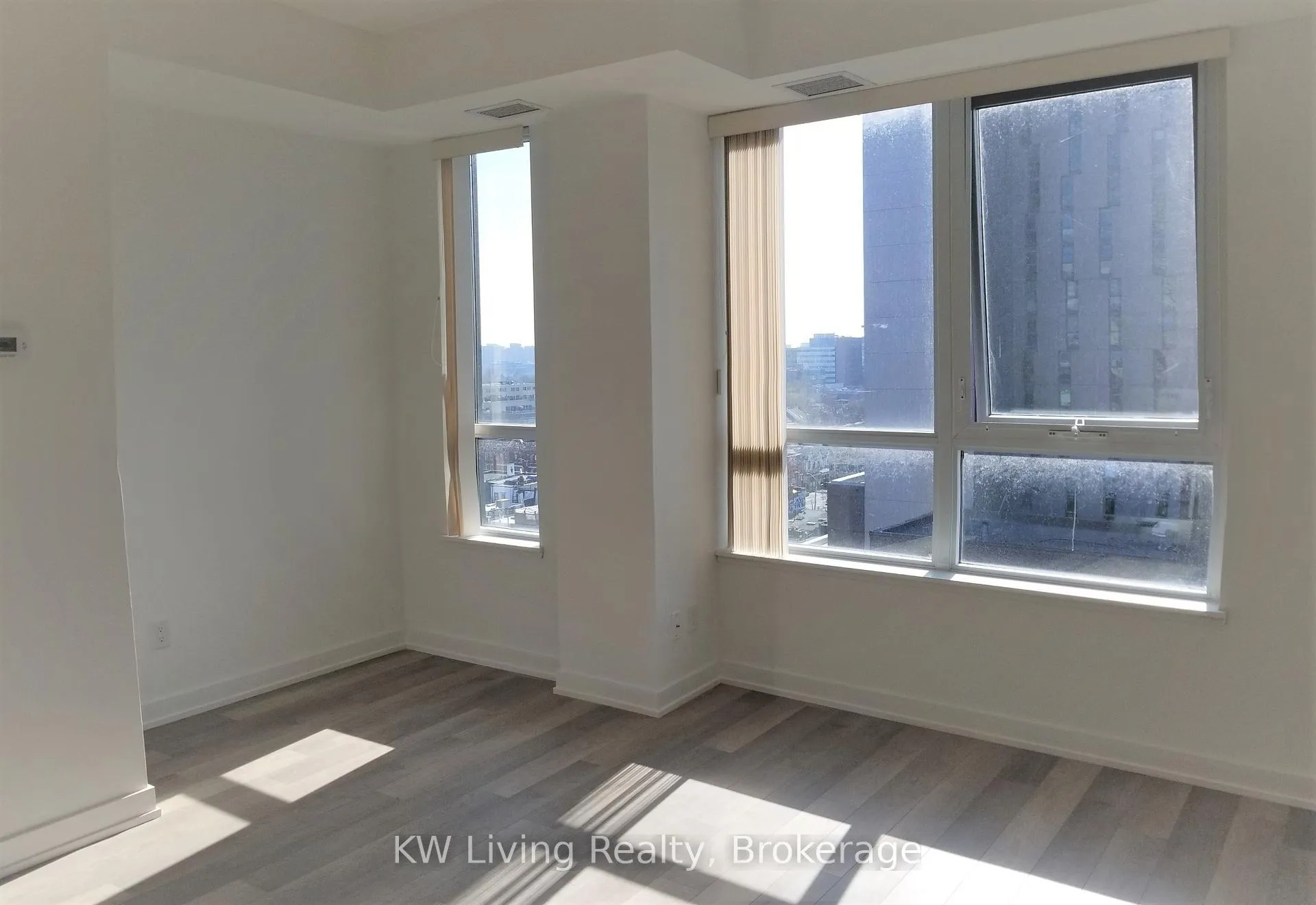 Photo 4 of Unit 1104, 181 Huron Street, Toronto, Kensington-Chinatown — HOMEH