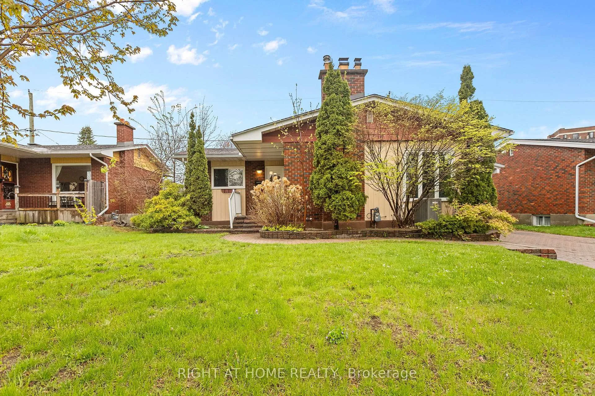 Photo 2 of 1808 Gilbert Avenue, Ottawa, Bel Air Heights — HOMEH