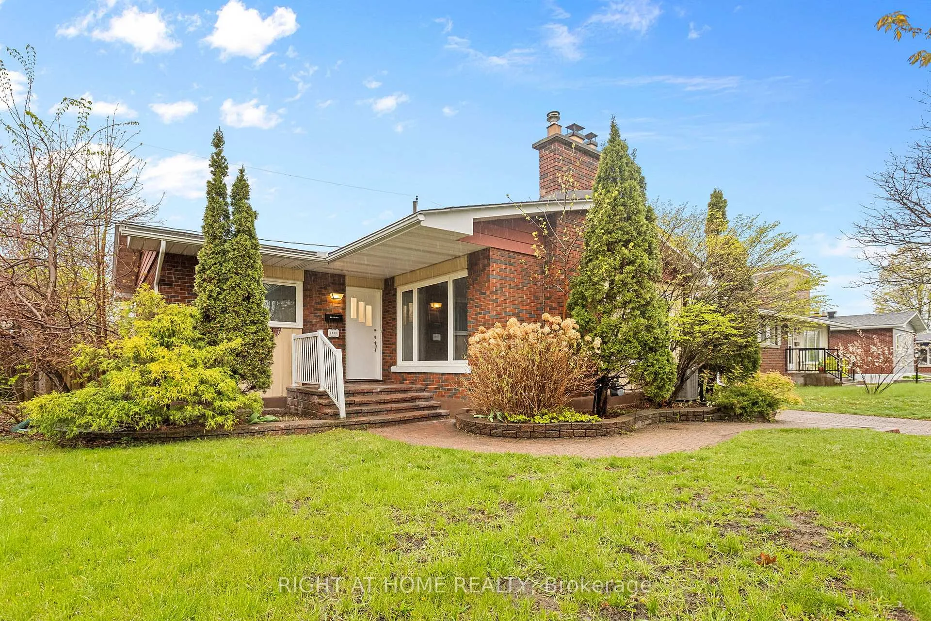 Photo 3 of 1808 Gilbert Avenue, Ottawa, Bel Air Heights — HOMEH