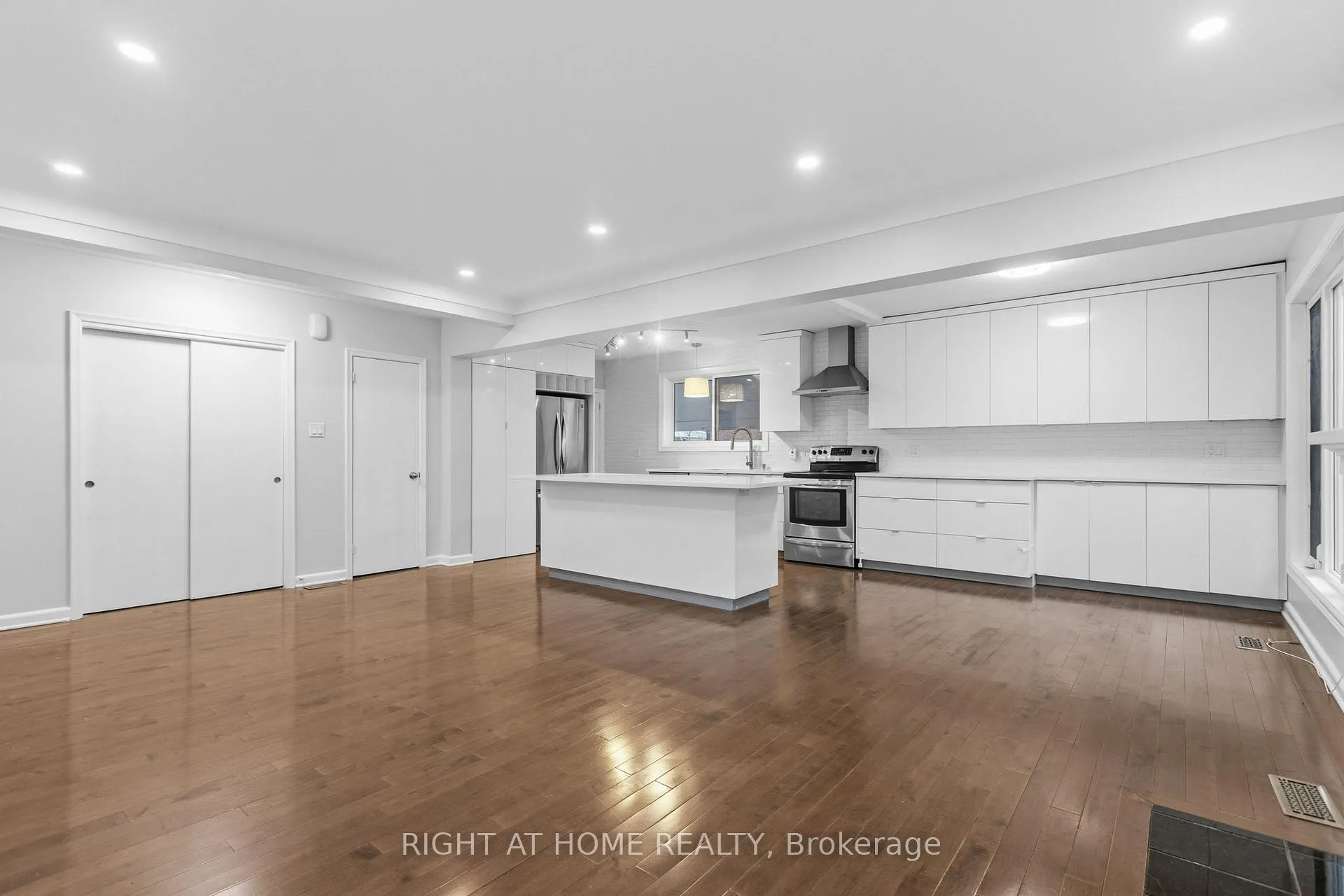 Photo 12 of 1808 Gilbert Avenue, Ottawa, Bel Air Heights — HOMEH