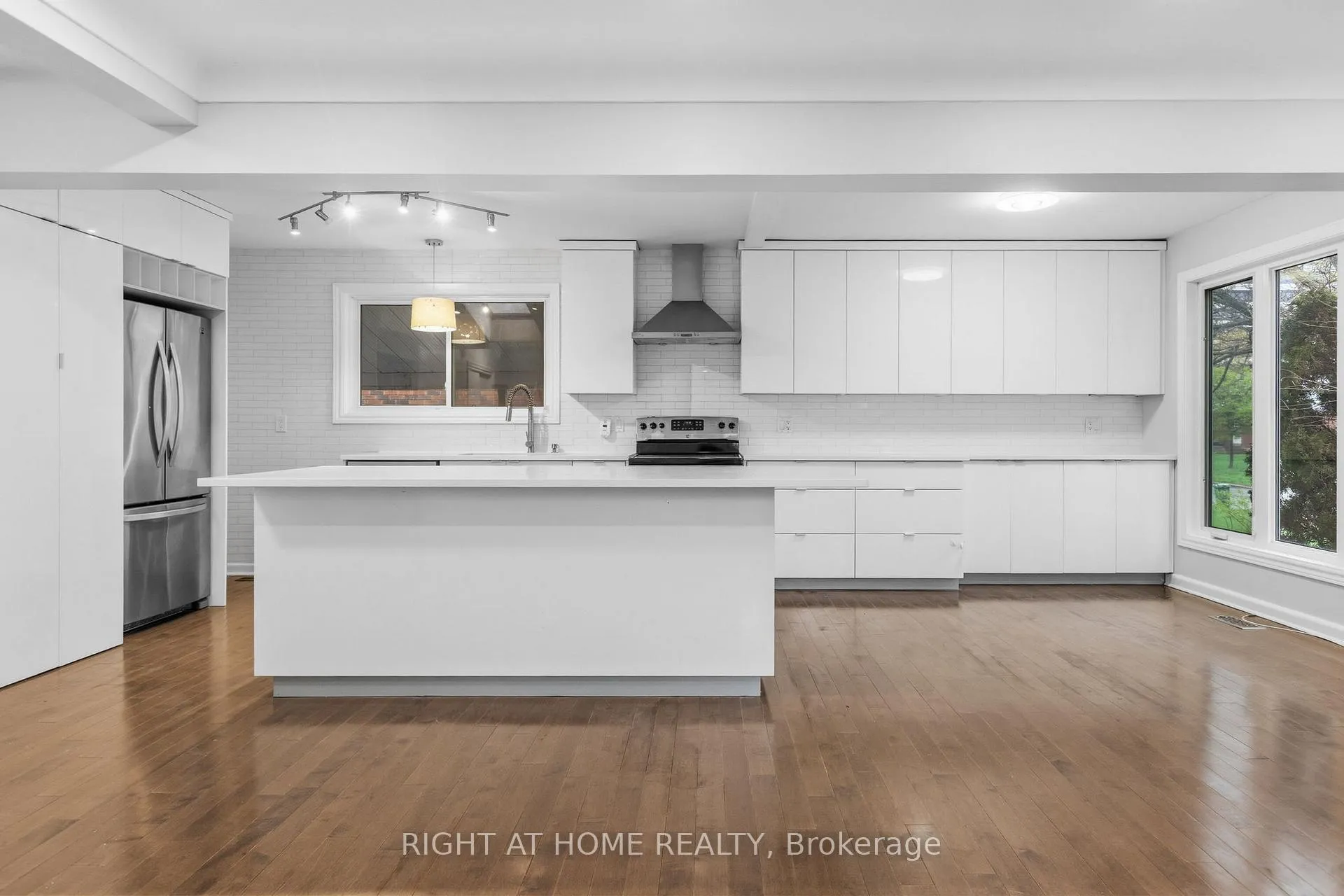 Photo 13 of 1808 Gilbert Avenue, Ottawa, Bel Air Heights — HOMEH