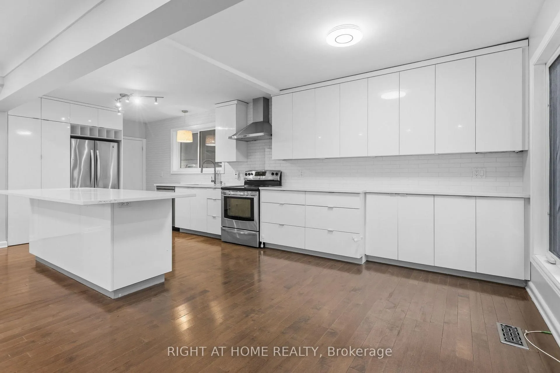 Photo 14 of 1808 Gilbert Avenue, Ottawa, Bel Air Heights — HOMEH