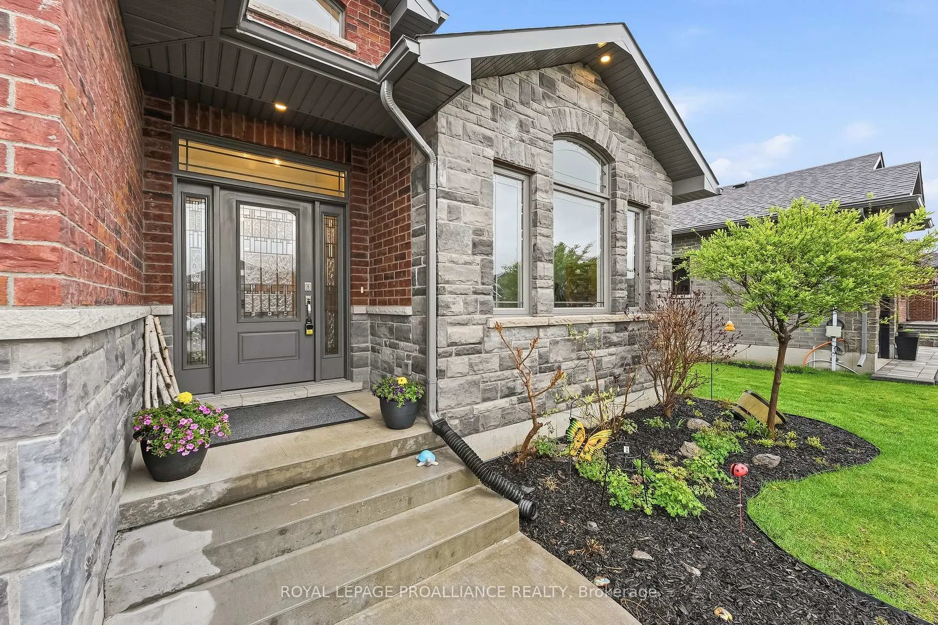 Photo 3 of 82 Essex Drive, Belleville, Thurlow Ward — HOMEH