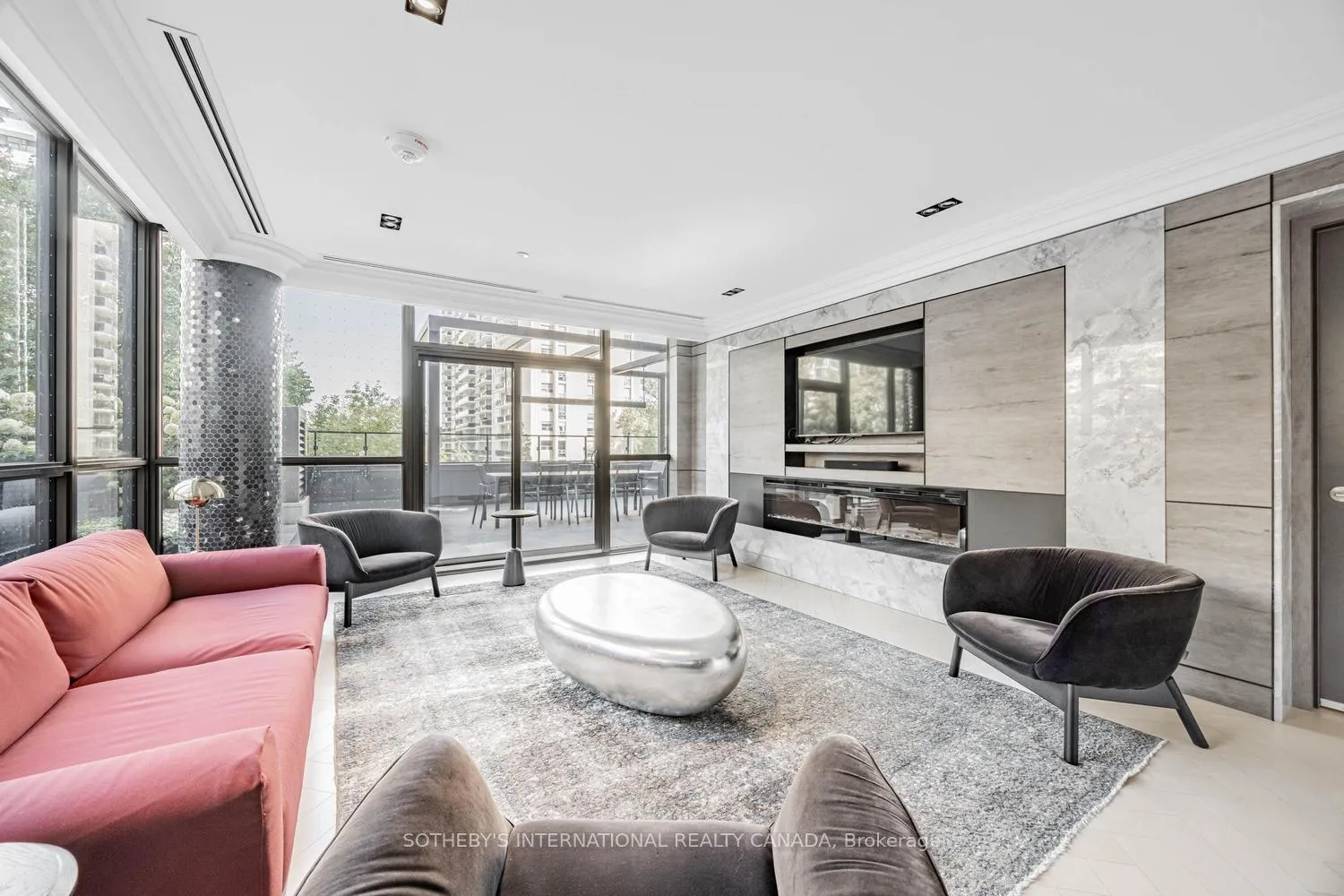 Photo 4 of Unit 402, 6 Jackes Avenue, Toronto, Rosedale-Moore Park — HOMEH