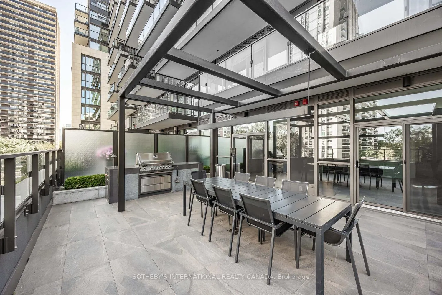 Photo 6 of Unit 402, 6 Jackes Avenue, Toronto, Rosedale-Moore Park — HOMEH
