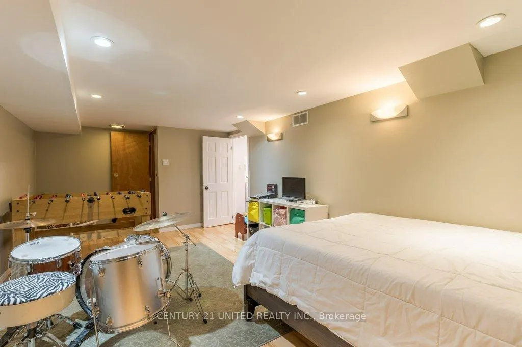 Photo 37 of 302 Mason Avenue, Peterborough, Northcrest Ward 5 — HOMEH